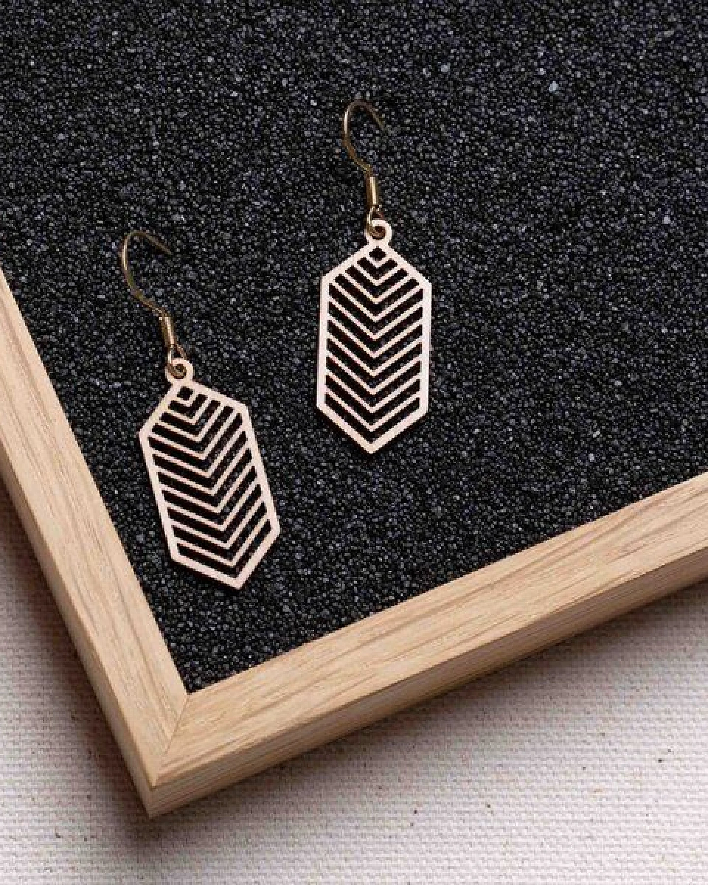 feinformart Ohrringe / Ohrhänger aus Holz - Geometric – Ansicht 2