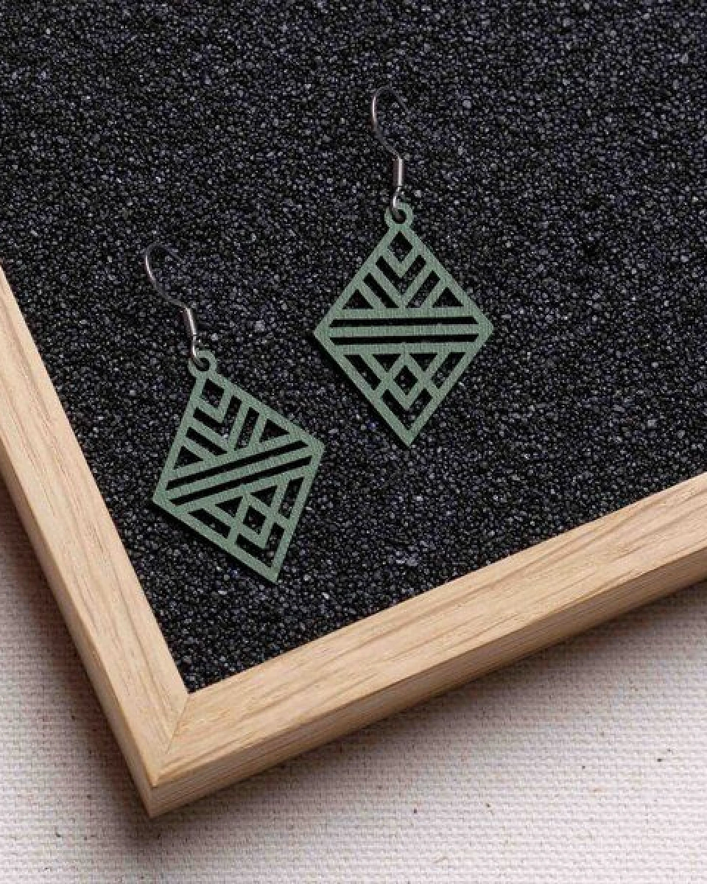 feinformart Ohrringe / Ohrhänger aus Holz - Tribal Echo – Ansicht 2