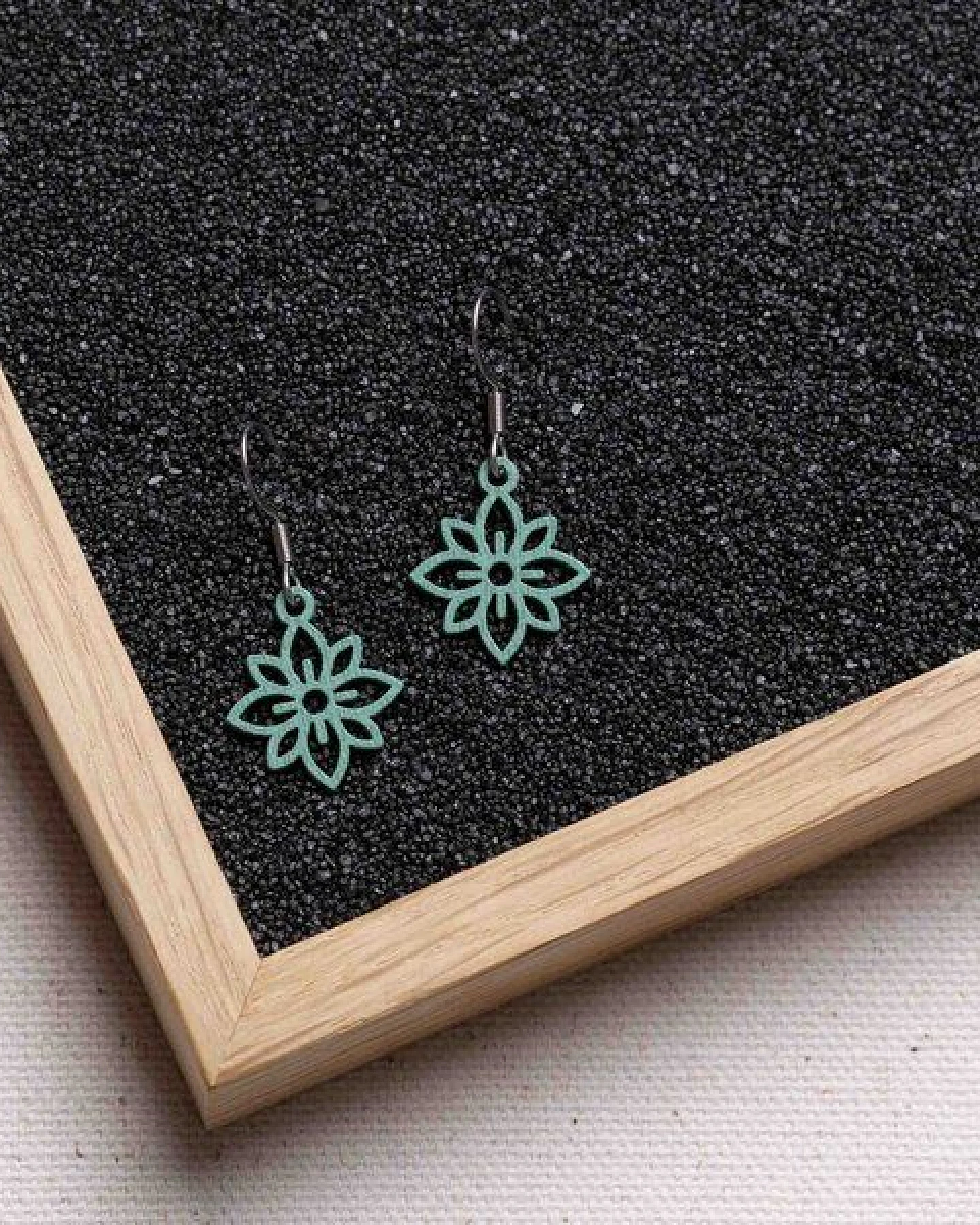 feinformart Ohrringe / Ohrhänger aus Holz - Flower mini – Ansicht 2