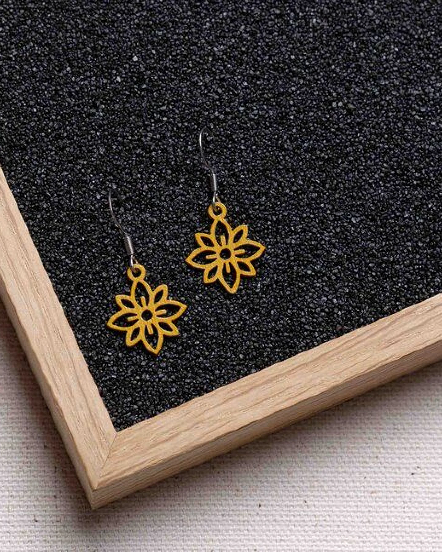 feinformart Ohrringe / Ohrhänger aus Holz - Flower mini – Ansicht 2