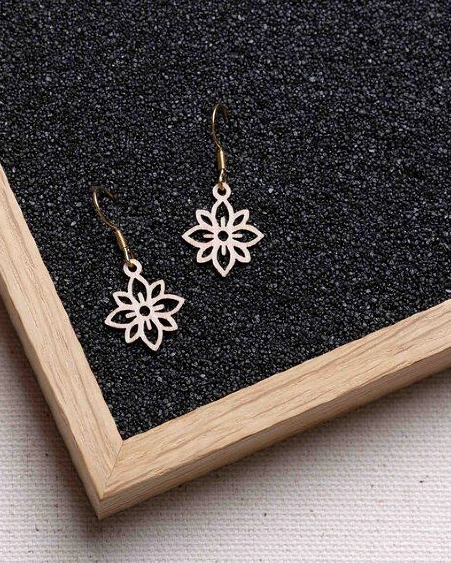 feinformart Ohrringe / Ohrhänger aus Holz - Flower mini – Ansicht 2