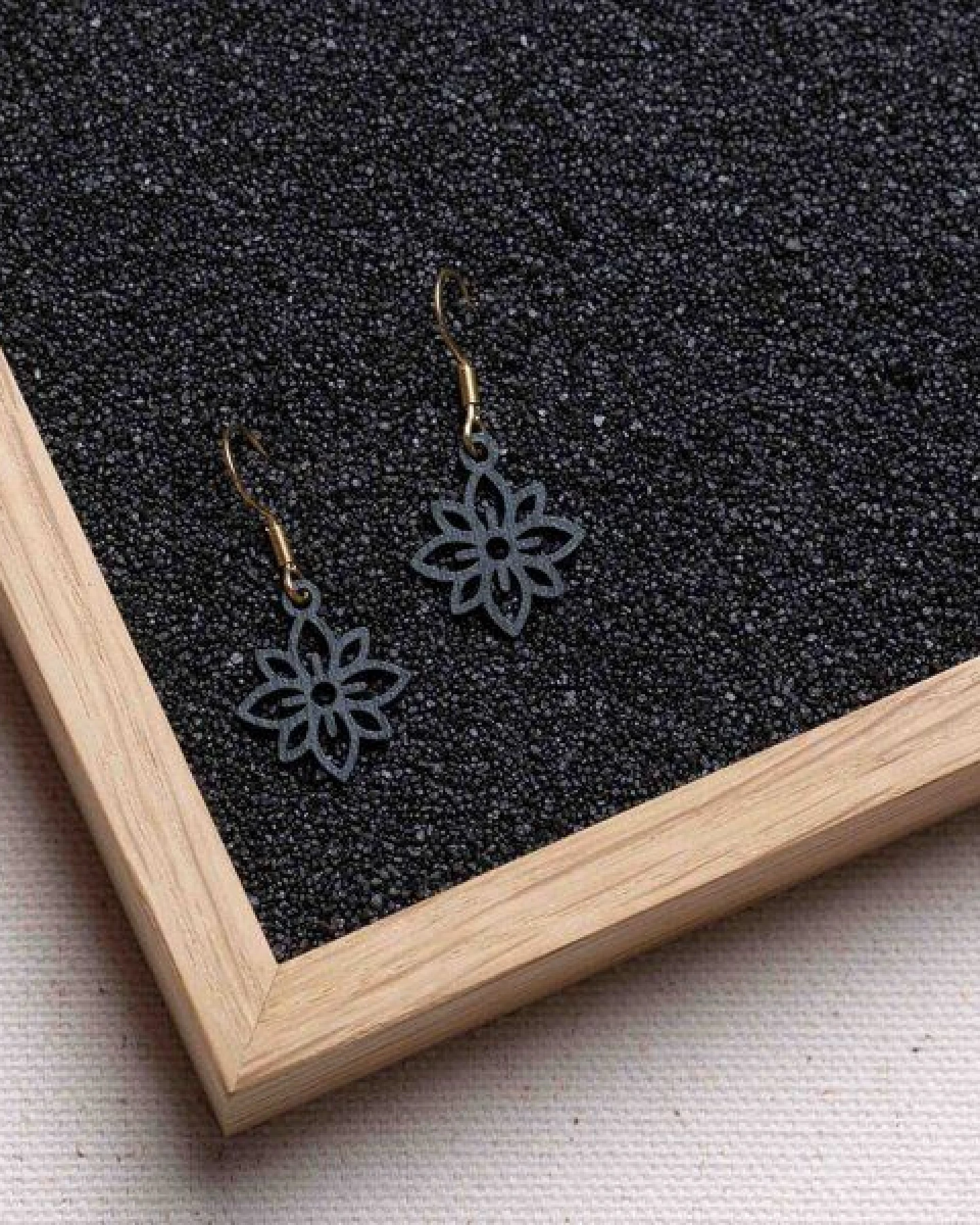 feinformart Ohrringe / Ohrhänger aus Holz - Flower mini – Ansicht 2