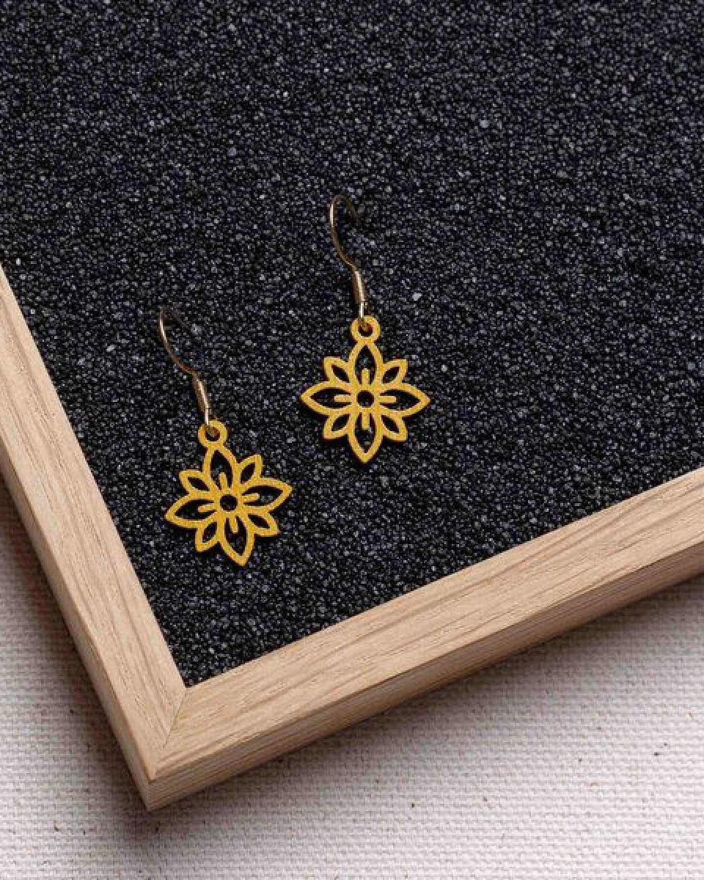 feinformart Ohrringe / Ohrhänger aus Holz - Flower mini – Ansicht 2