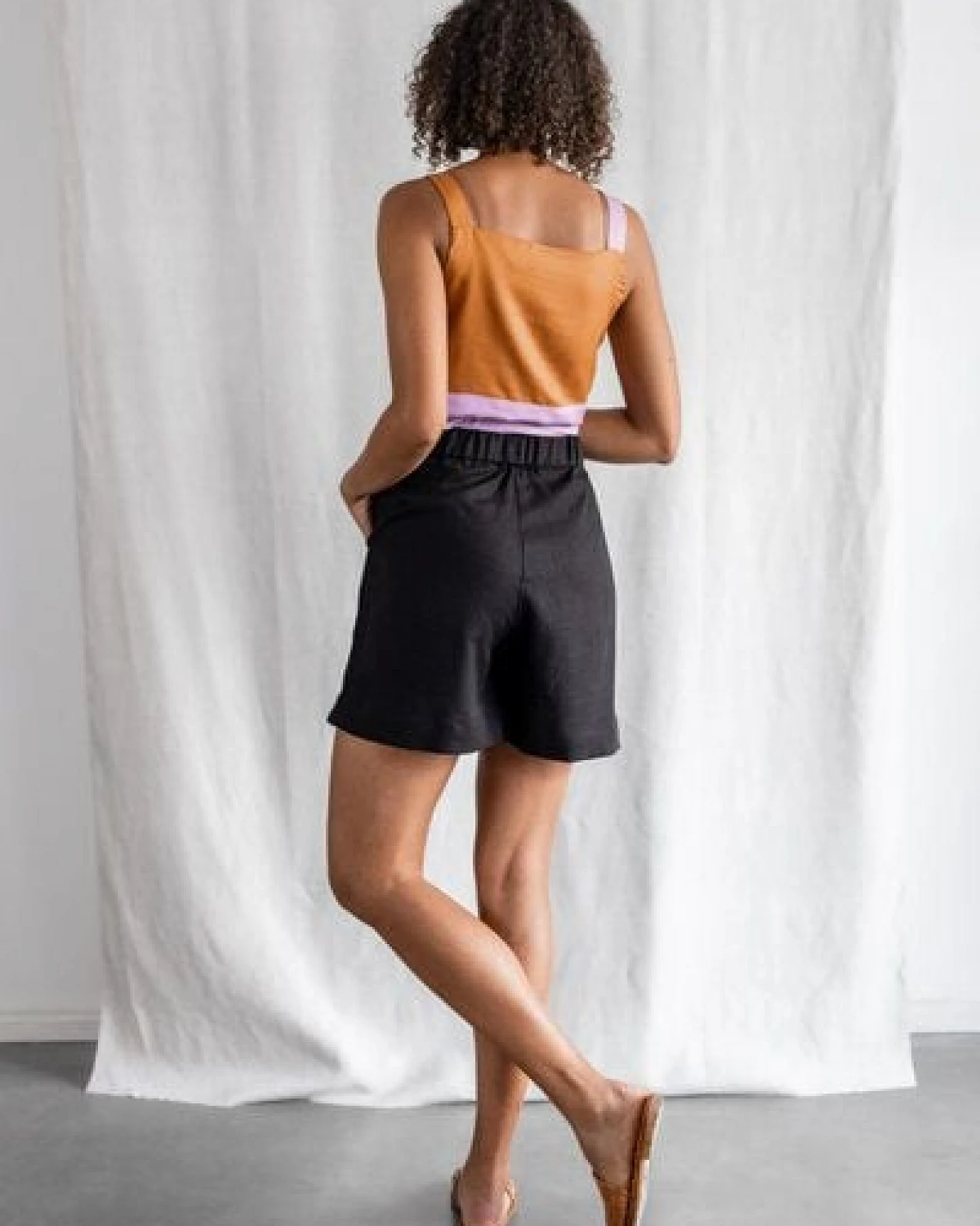 Jyoti - Fair Works Bio-Baumwoll Shorts Sitaar – Ansicht 3