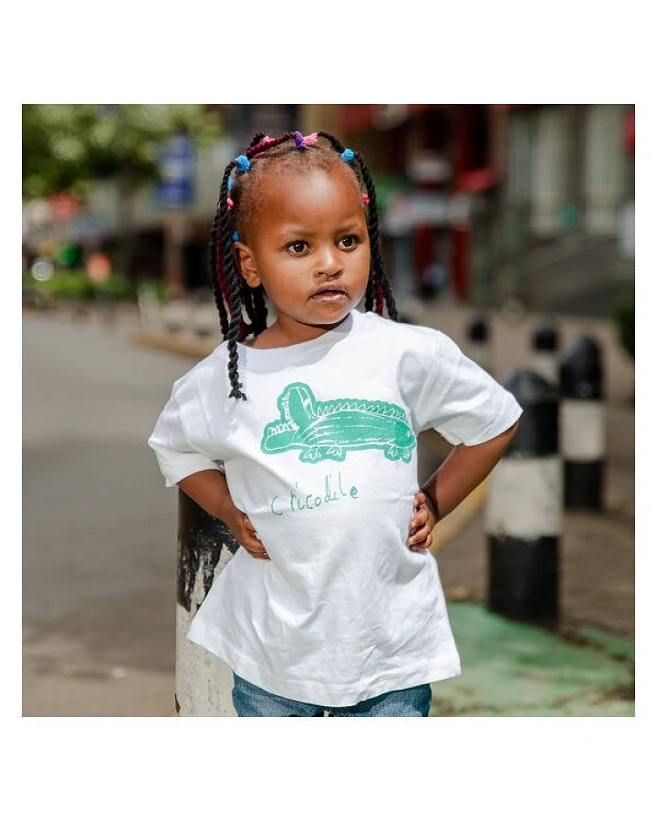Kipepeo-Clothing Kinder T-Shirt aus Bio-Baumwolle CRICODILE Krokodil weiß. Made in Africa