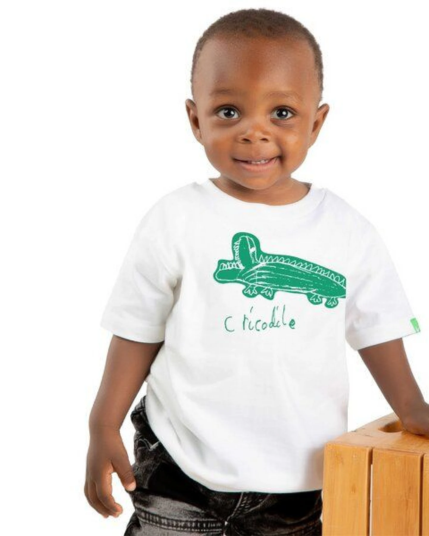 Kipepeo-Clothing Kinder T-Shirt aus Bio-Baumwolle CRICODILE Krokodil weiß. Made in Africa – Ansicht 2