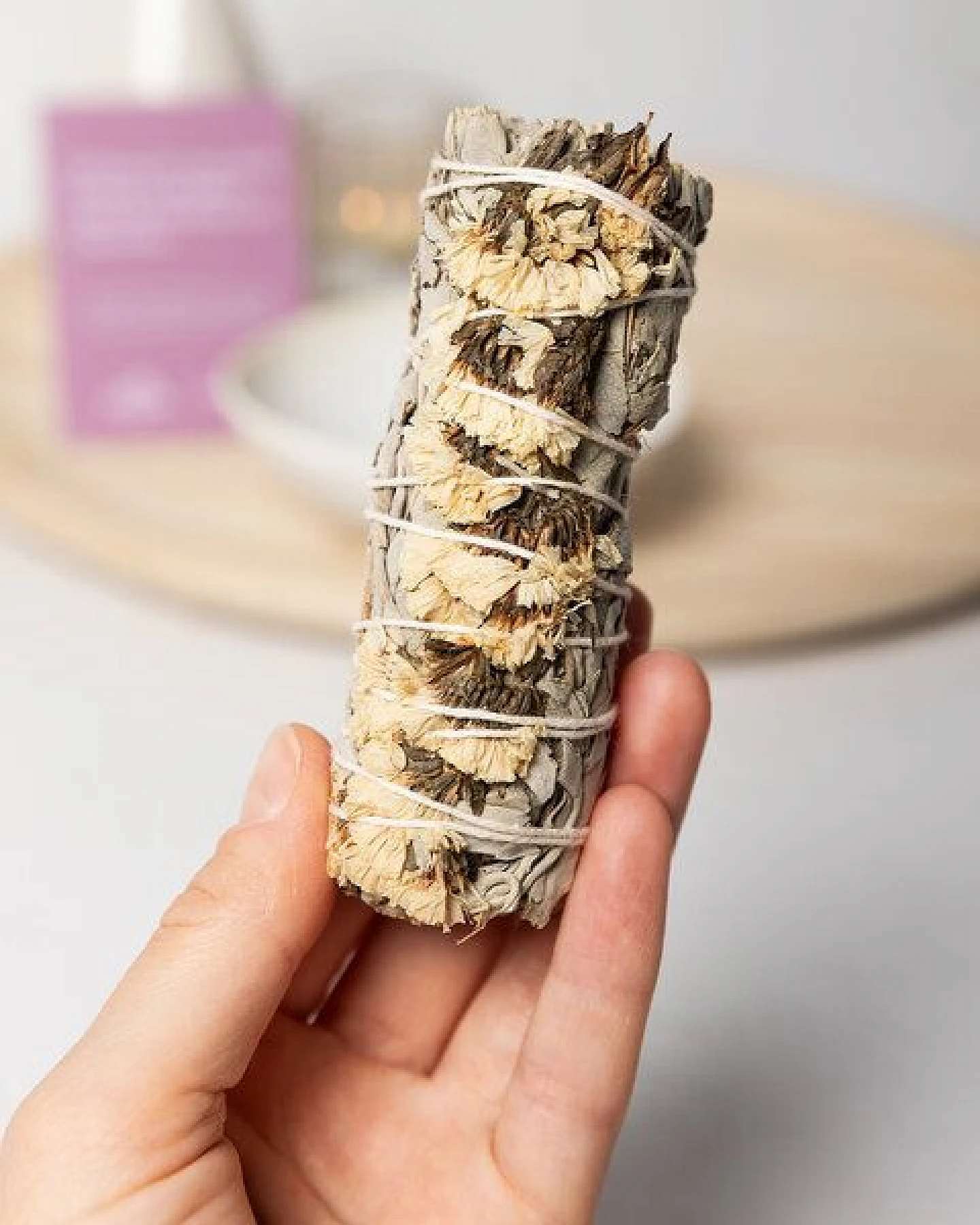 Oh Shanti Räucherbündel Weißer Salbei & Sinuata Blüten – Ansicht 3