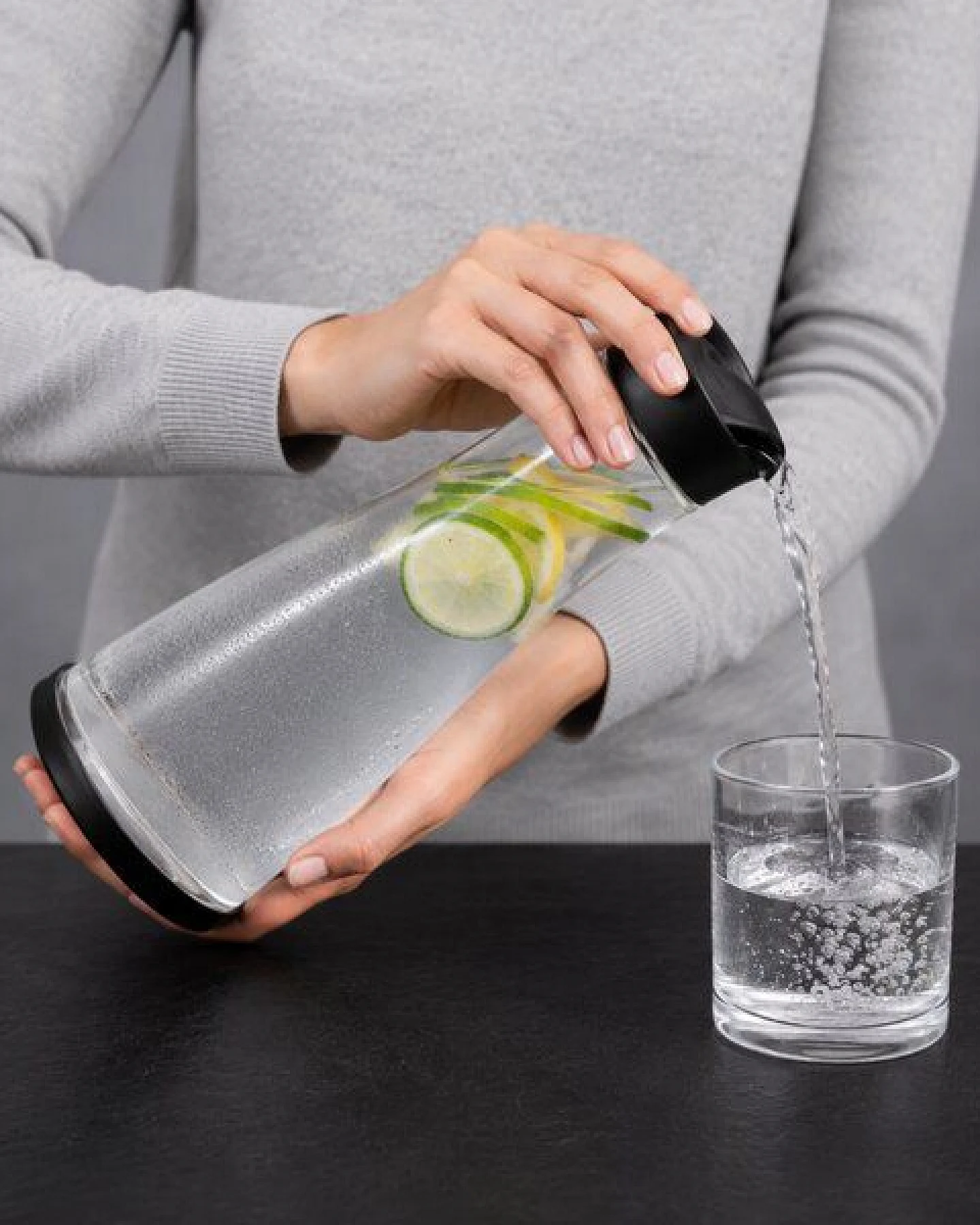 elasto Glaskaraffe mit Deckel "Fresh" 1,0 l – Karaffe aus Glas – Ansicht 3