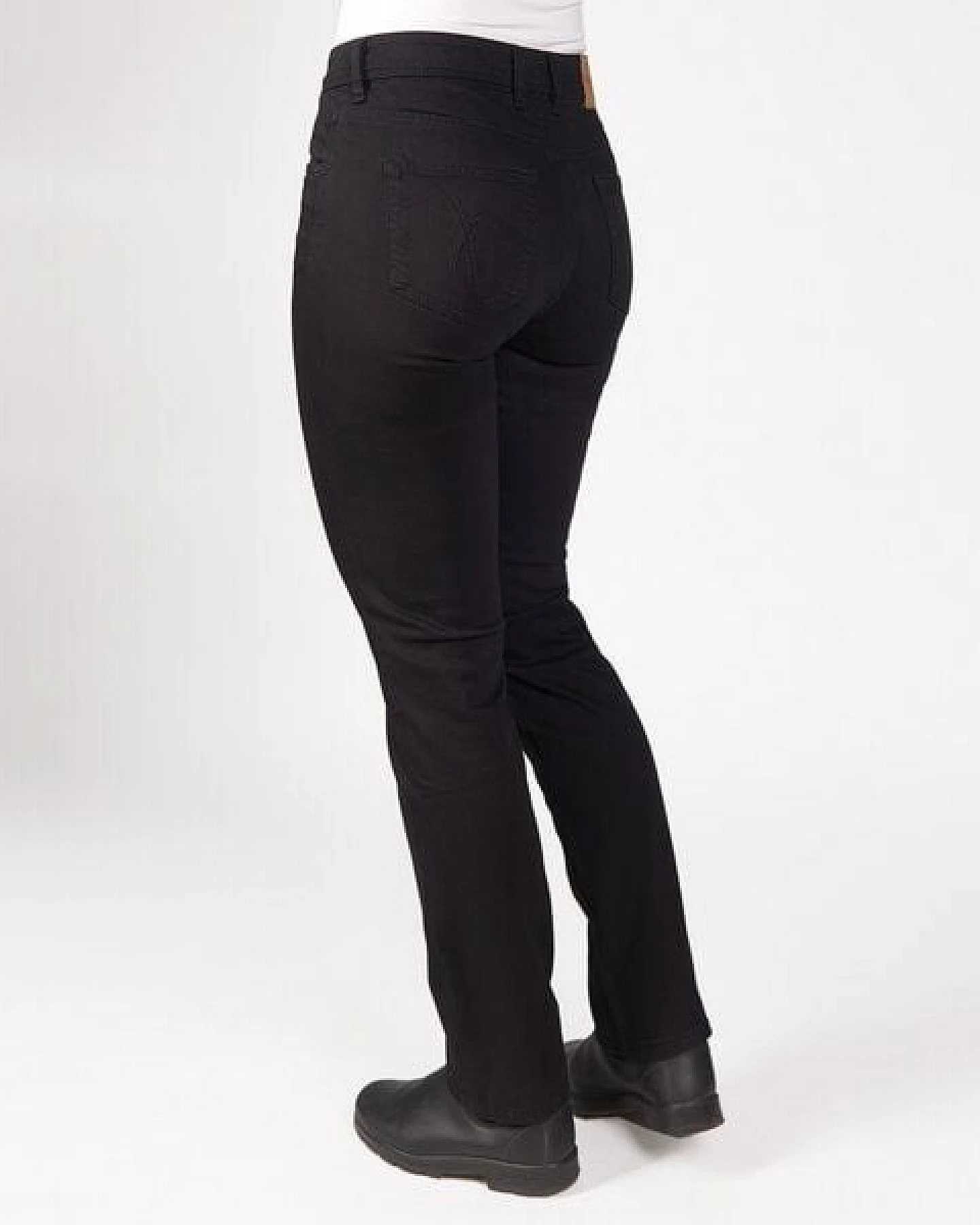 fairjeans schwarze Basic-Jeans STRAIGHT BLACK, gerades Bein, mittelhoher Bund, Biobaumwolle – Ansicht 2