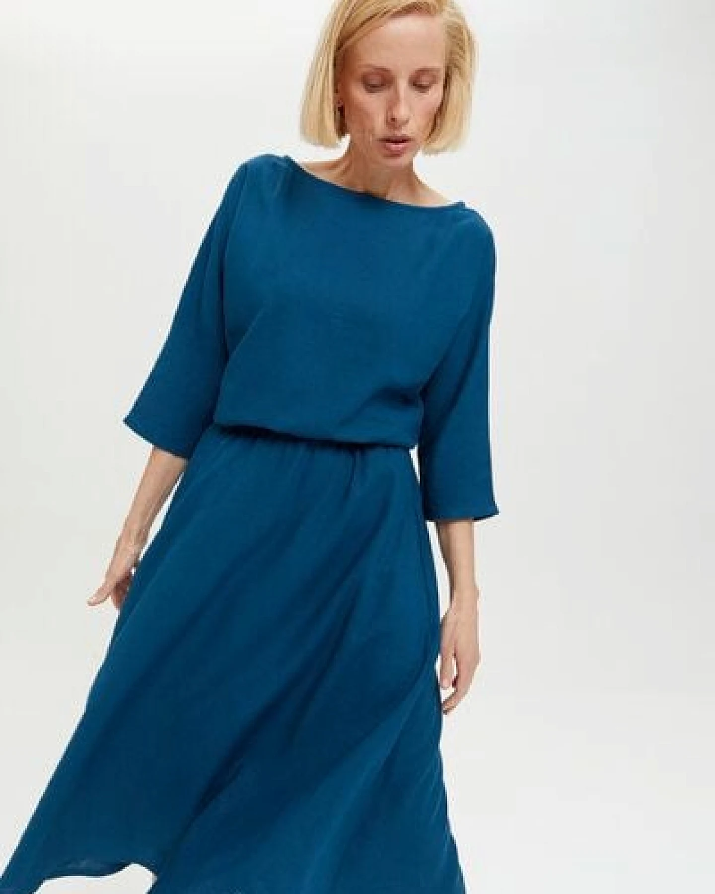 AYANI Nane Midikleid mit ¾-Ärmeln aus Leinen & ECOVERO – Ansicht 4