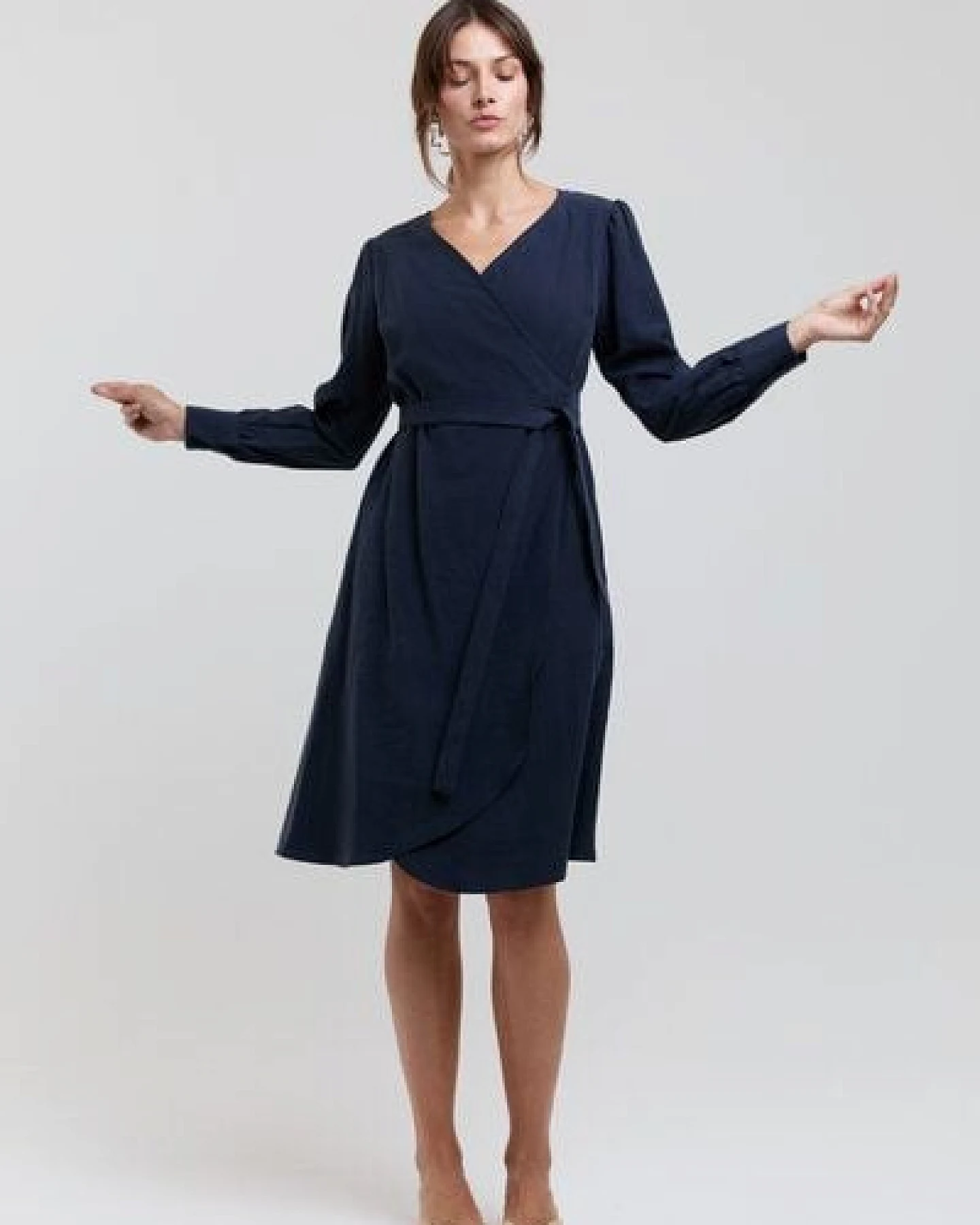 AYANI Sophie Wickelkleid aus TENCEL – Ansicht 4