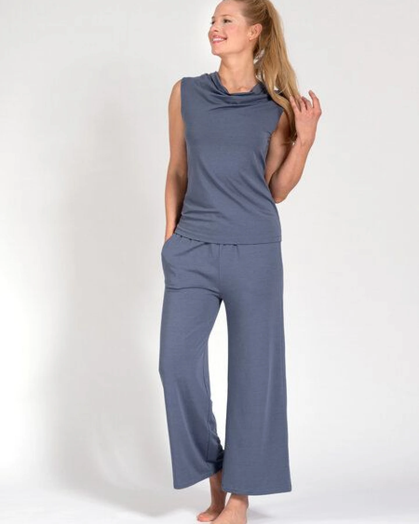 Magadi Yoga Shirt EVA mit Wasserfall-Kragen aus Naturmaterial – Ansicht 4