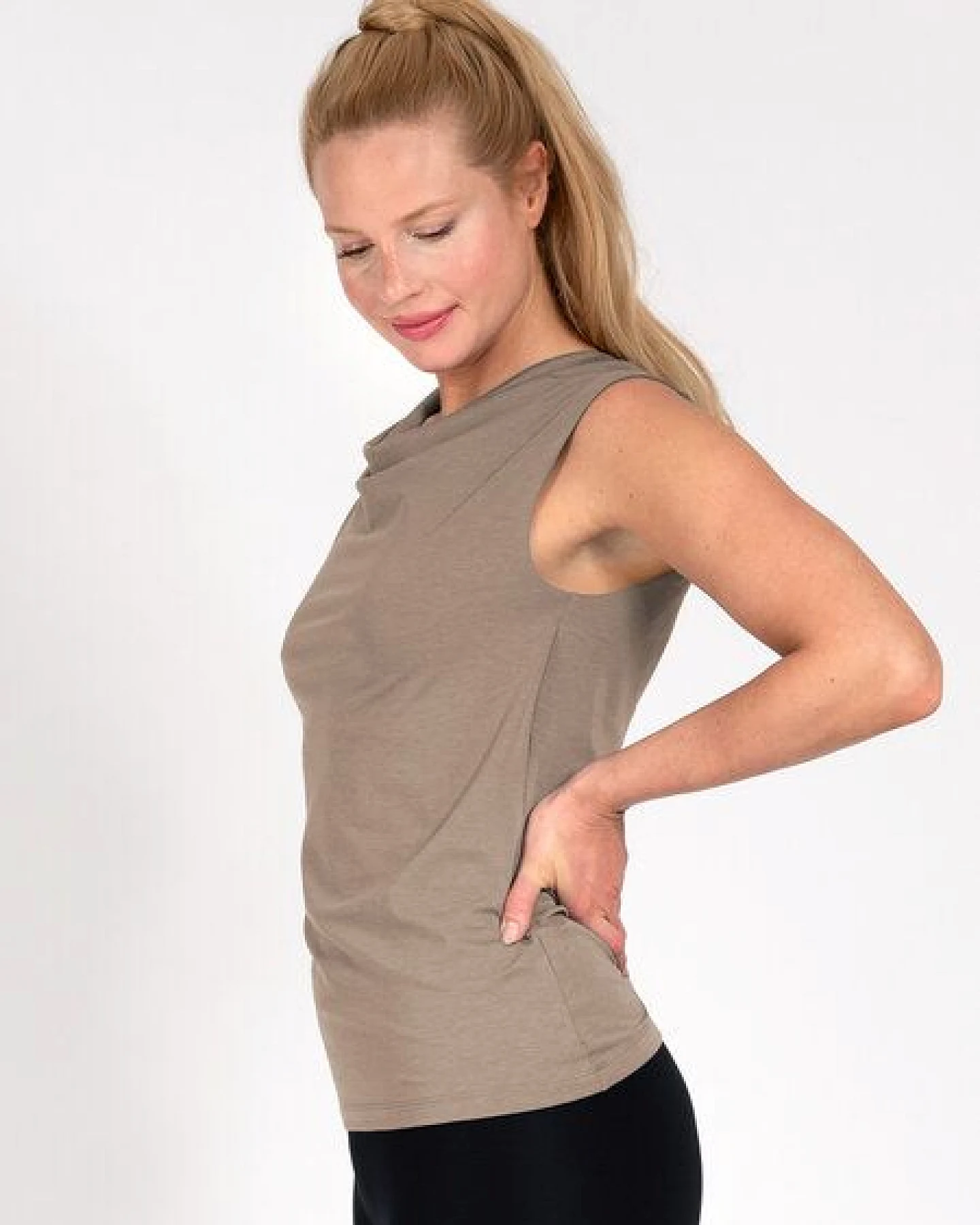 Magadi Yoga Shirt EVA mit Wasserfall-Kragen aus Naturmaterial – Ansicht 4