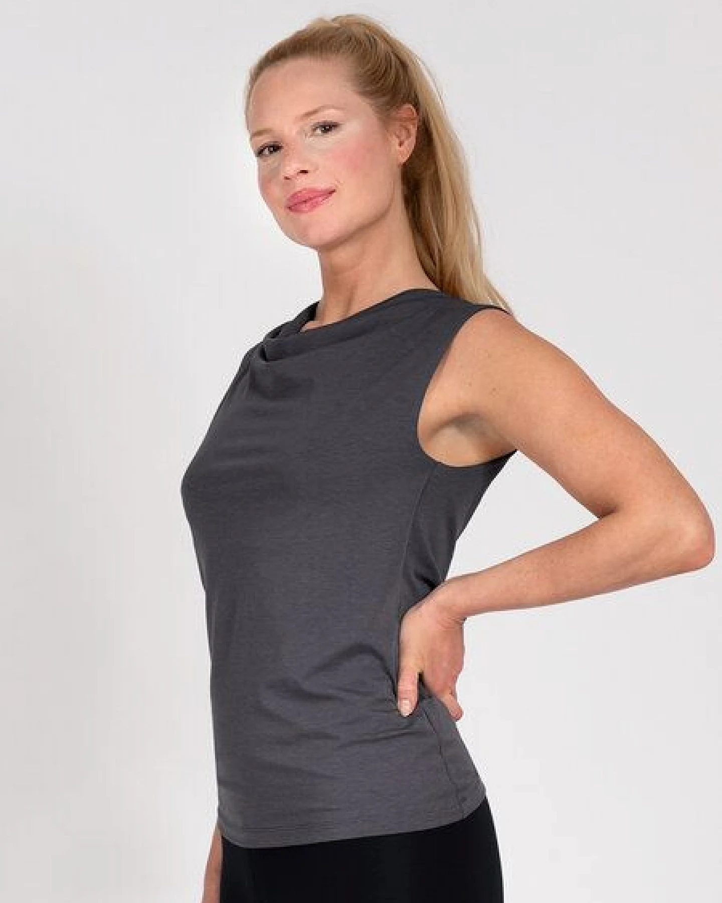 Magadi Yoga Shirt EVA mit Wasserfall-Kragen aus Naturmaterial – Ansicht 4
