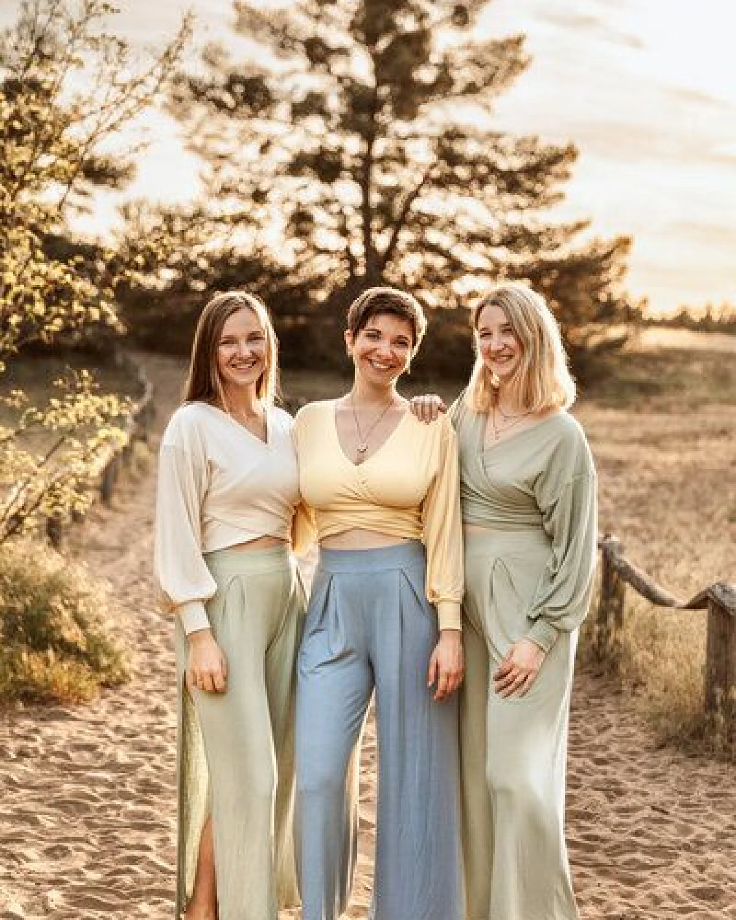 Vivien Joy High Waist Hose mit Falten - Farrah Comfy Pants – Ansicht 3