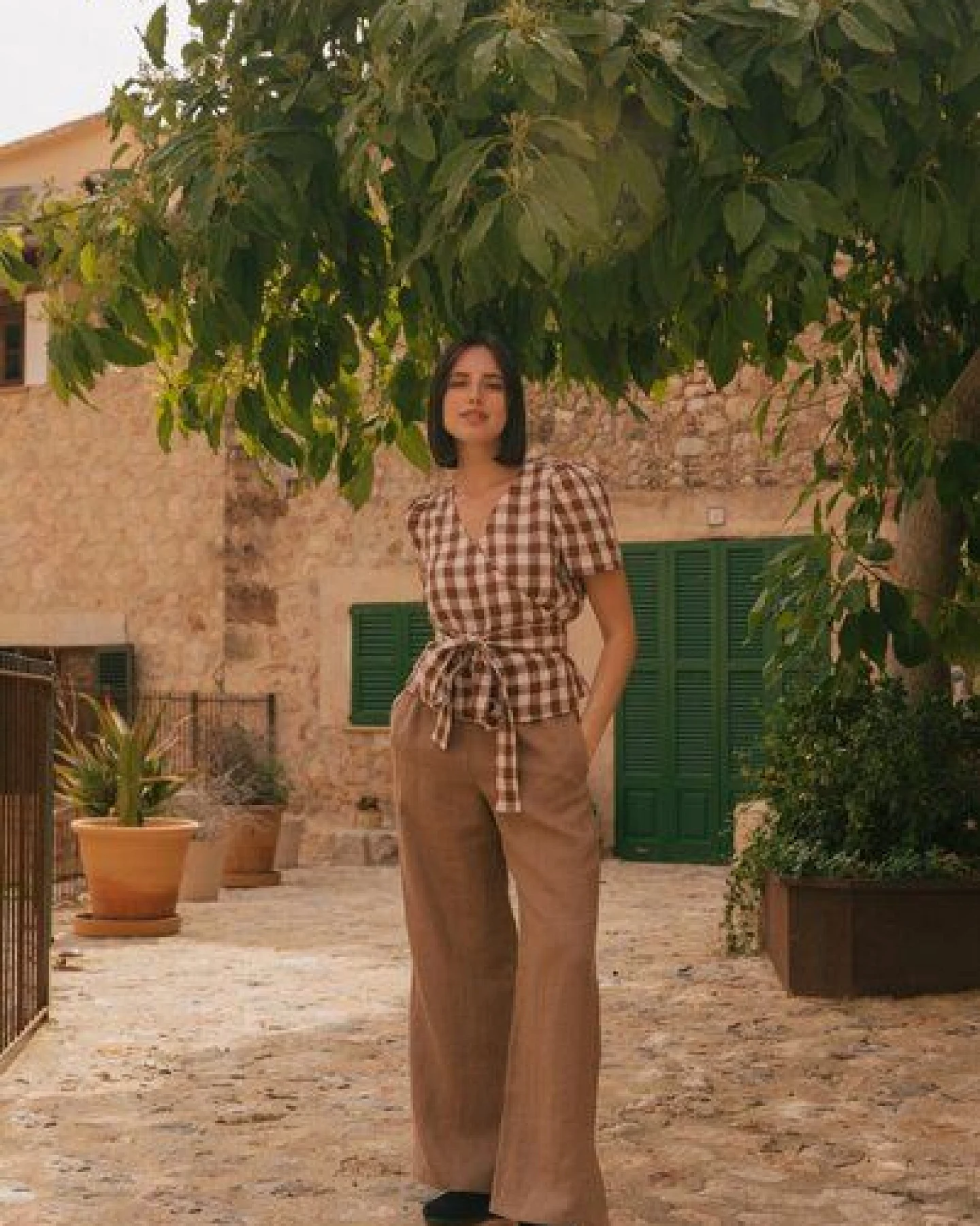 AmourLinen Leah weite Leinenhose mit Schlitzen – Ansicht 2