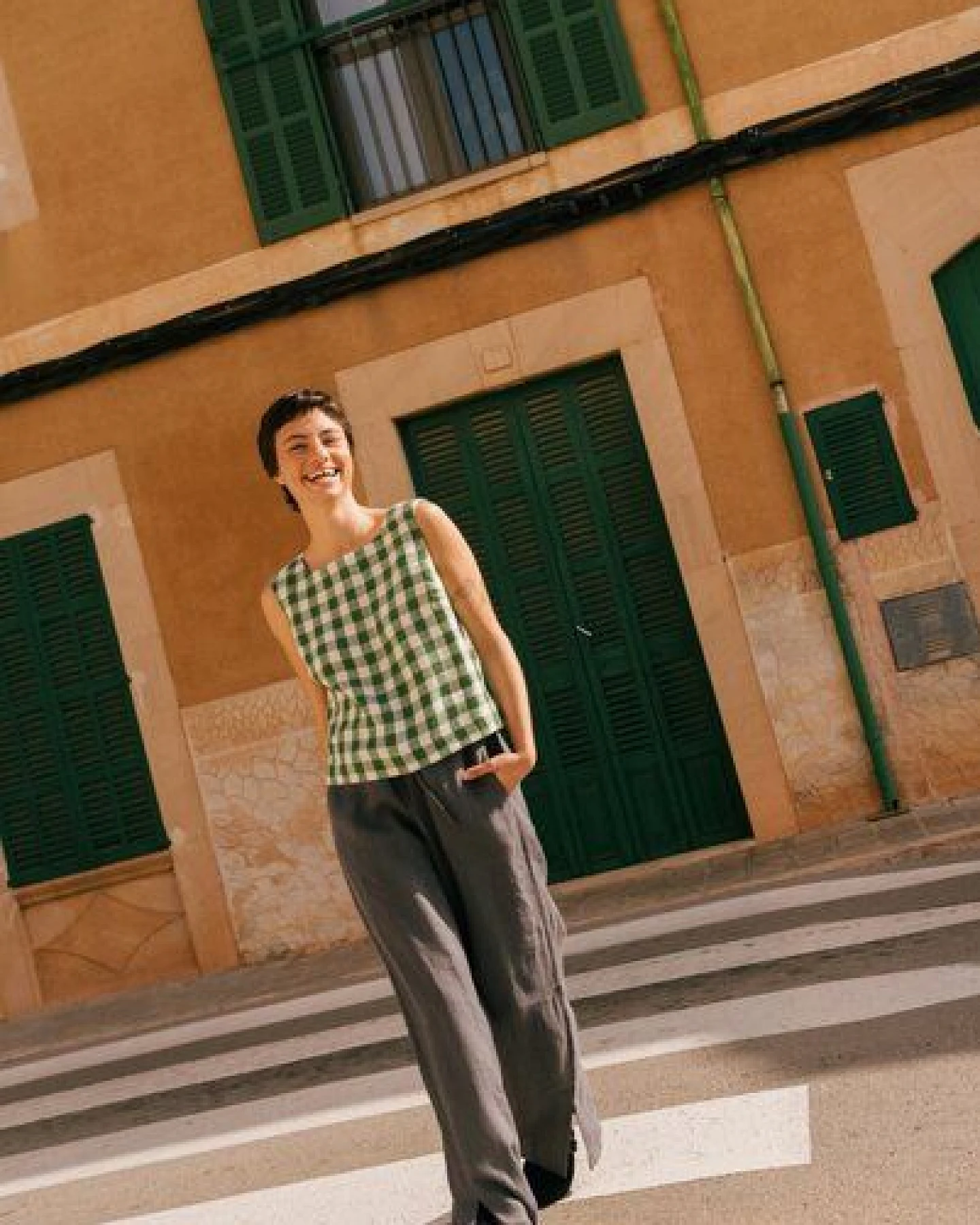 AmourLinen Leah weite Leinenhose mit Schlitzen – Ansicht 3