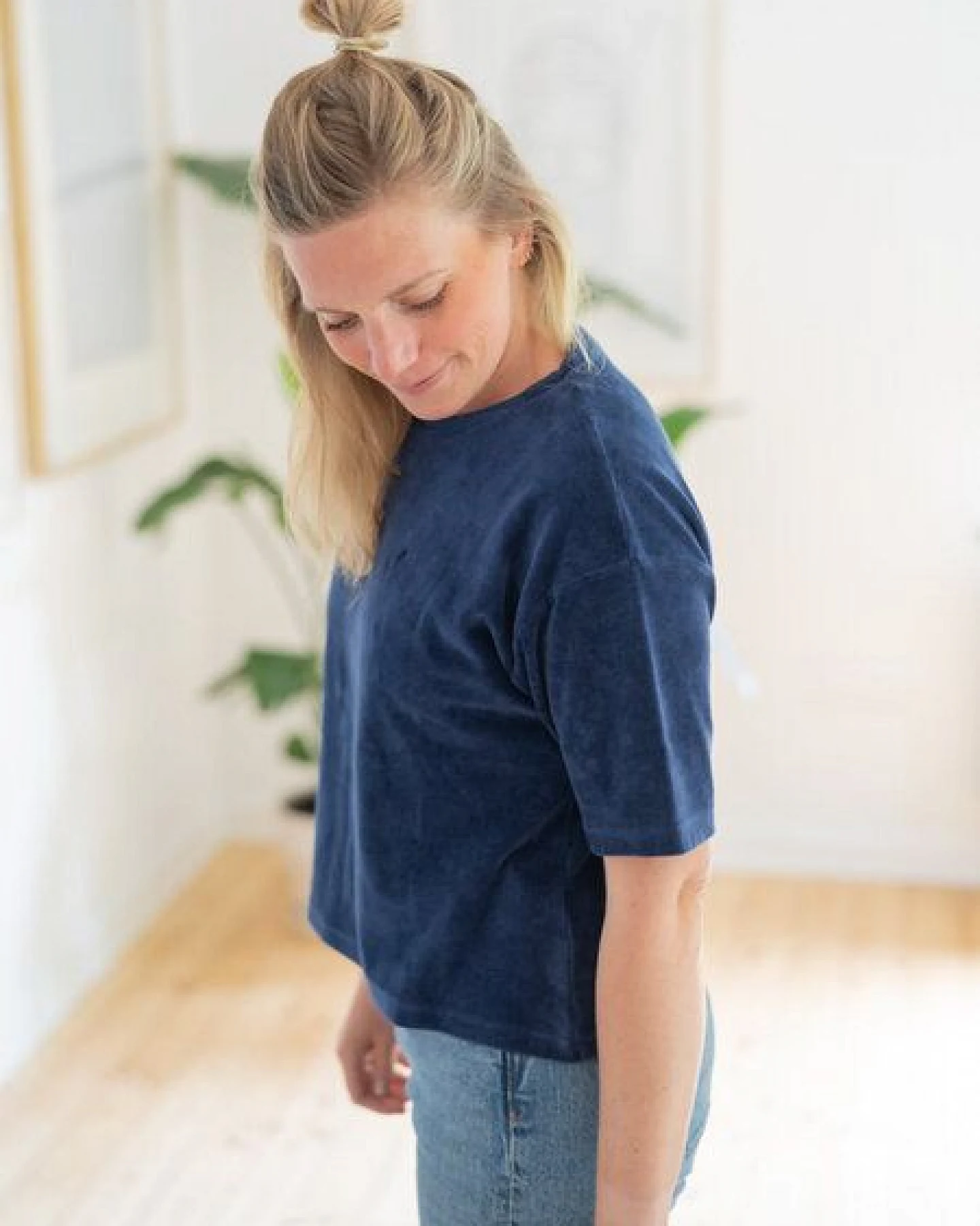 FUXBAU Frauen Cropped Samt T-Shirt – Ansicht 3