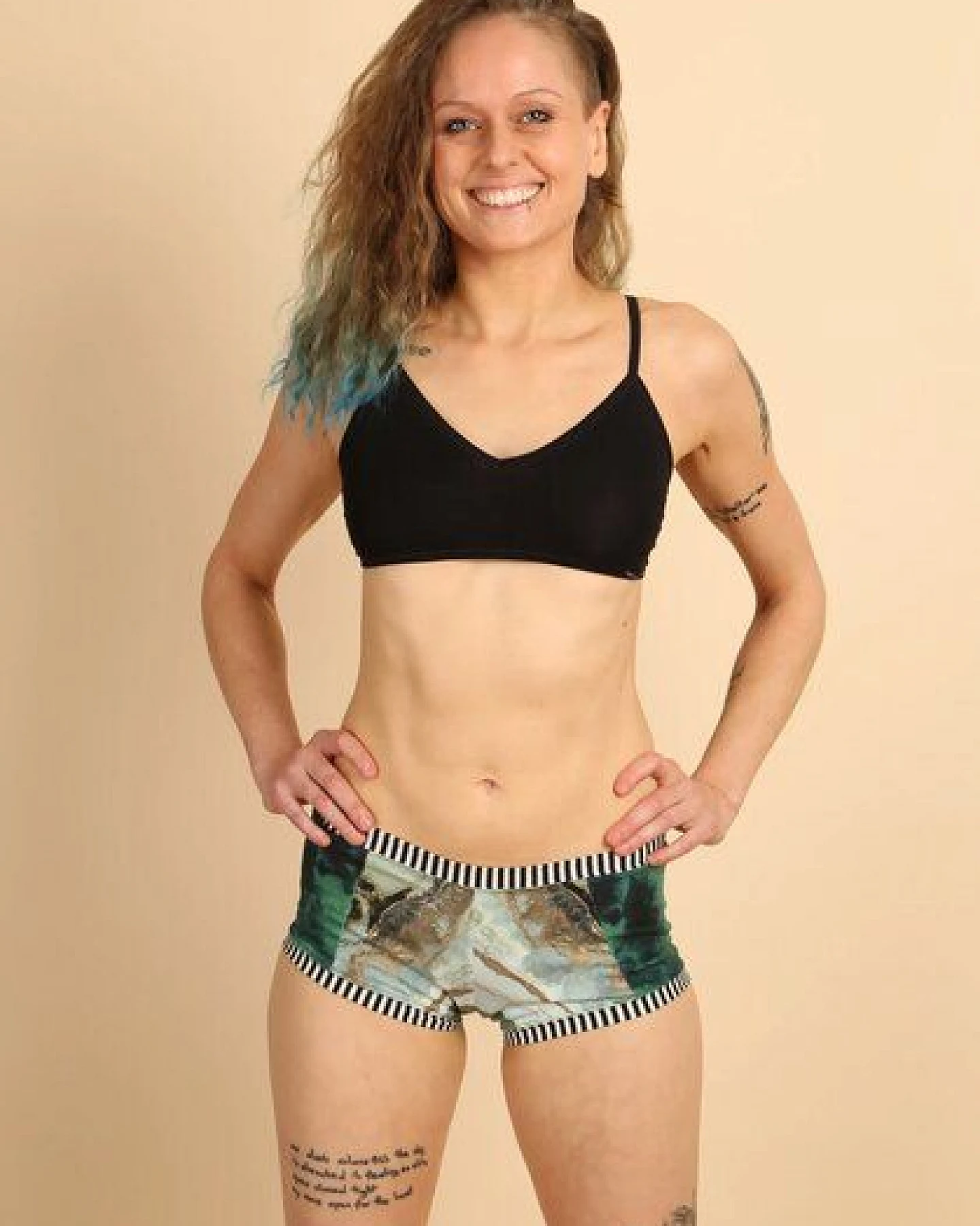 Die rote Zora Hot Pants Lagune – Ansicht 2