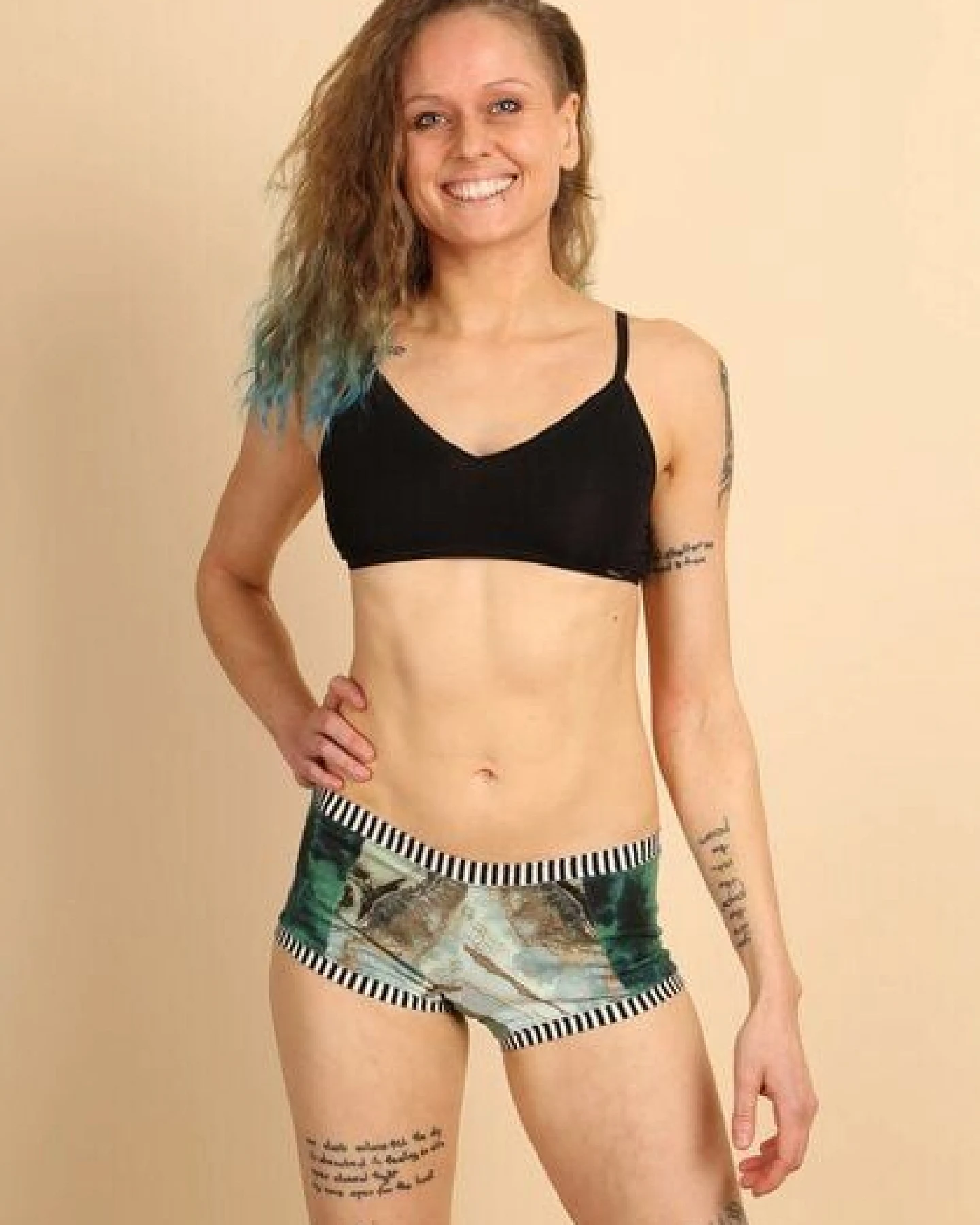 Die rote Zora Hot Pants Lagune – Ansicht 4