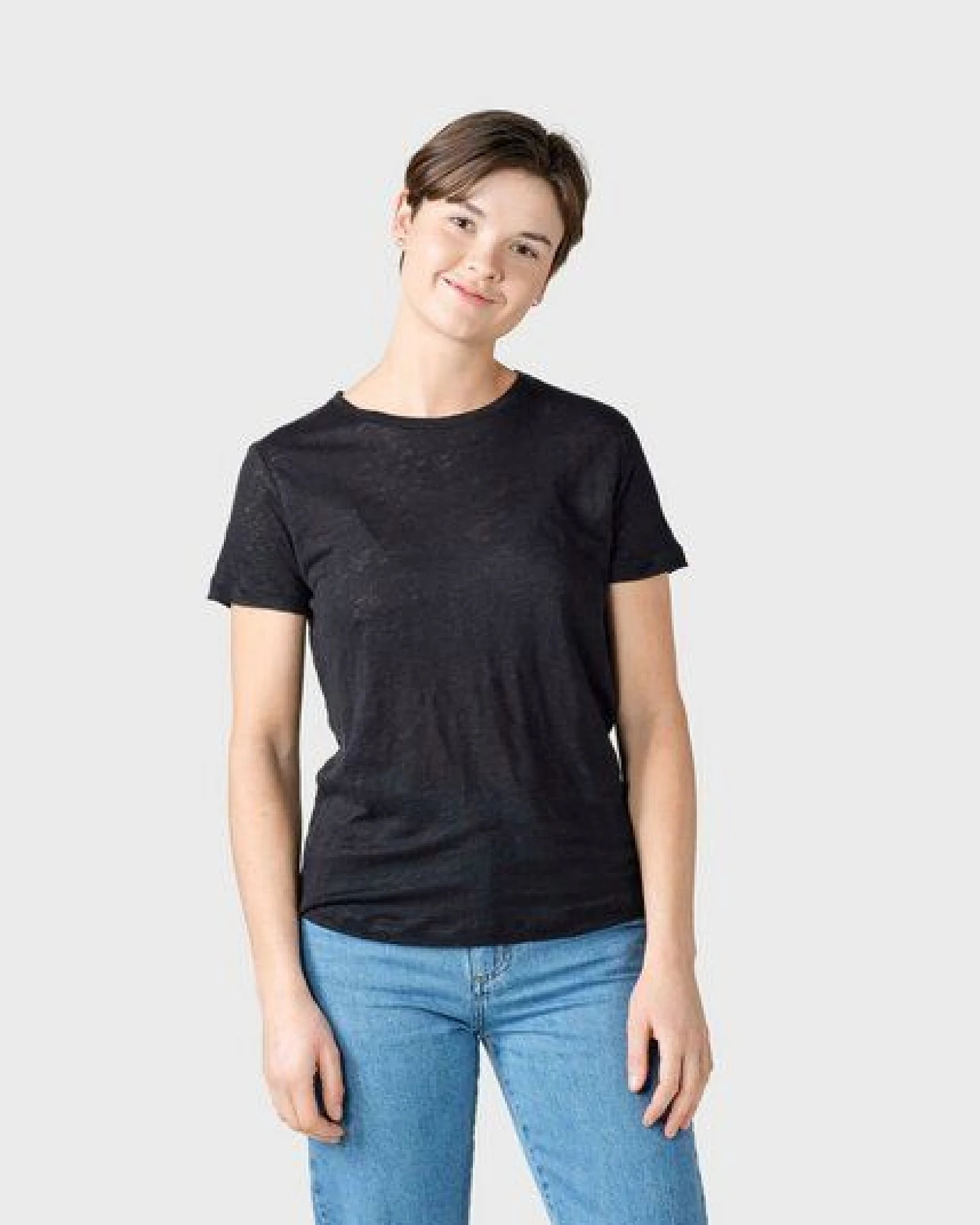 Klitmøller Collective Leinen T-shirt Modell: Rikke – Ansicht 2