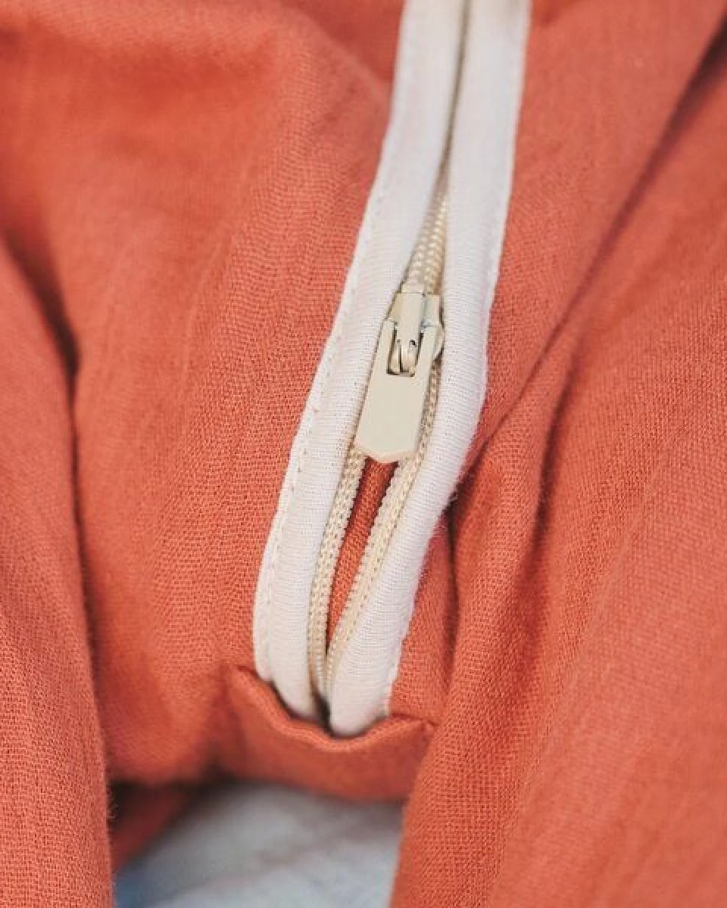 Mababu 0.5 TOG Musselin Sommerschlafsack mit Füßen & abnehmbaren Ärmeln – Ansicht 3