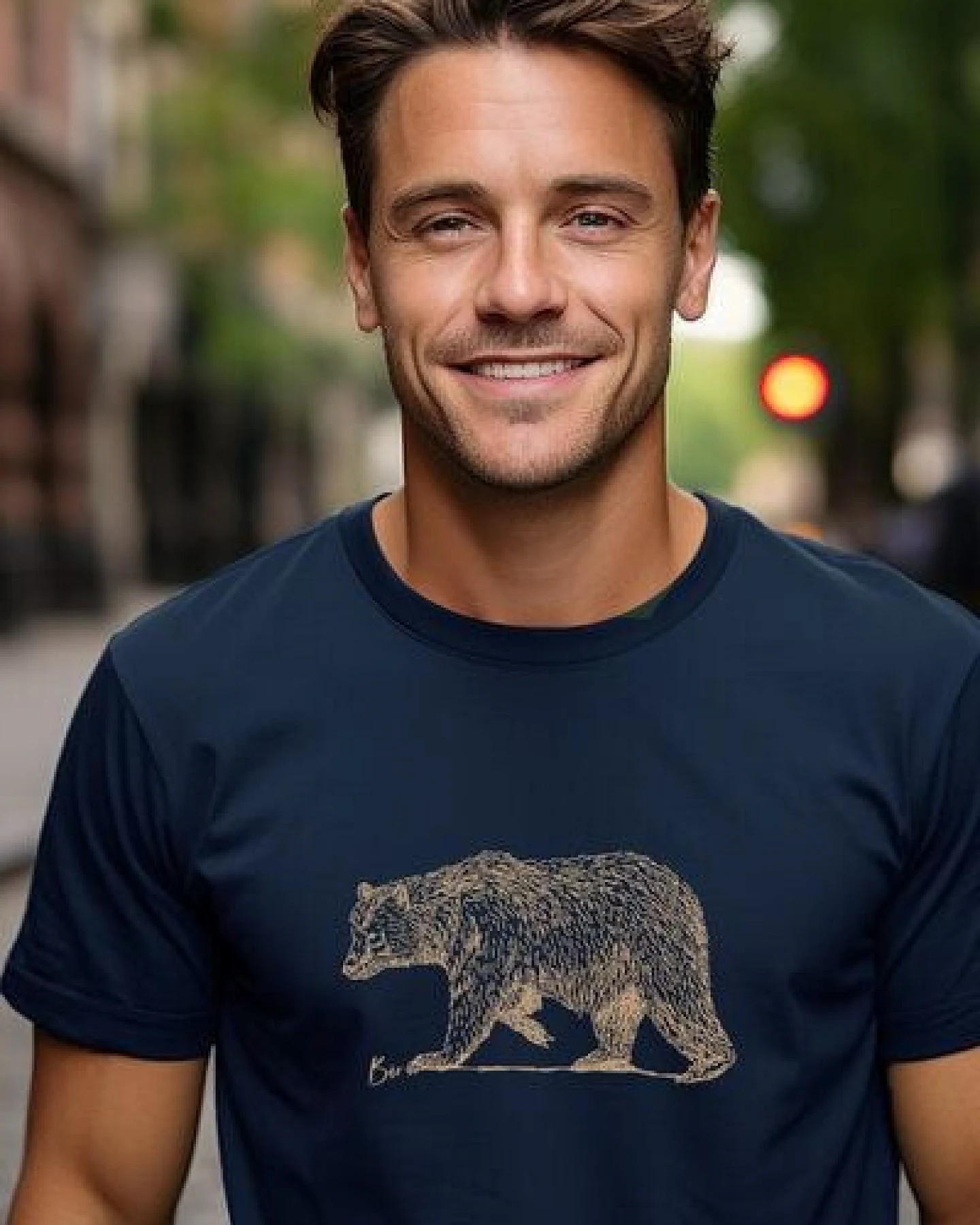 Kultgut Artdesign - Biofair - Leichtes Basic-Shirt / Golden Bär – Ansicht 3