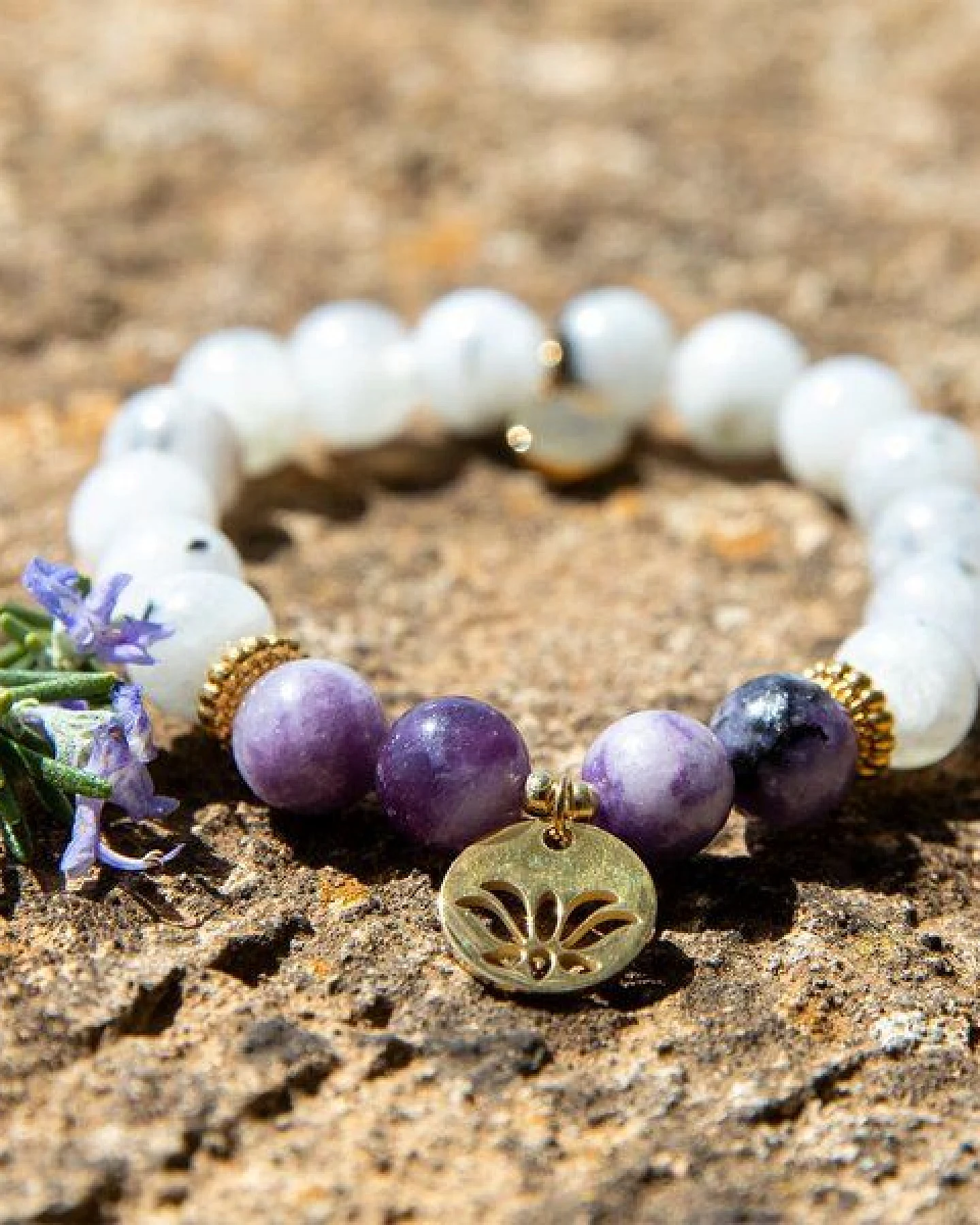 Divasya Armband "Golden Lotus" aus echten Natursteinen bzw. Halbedelsteinen – Ansicht 2