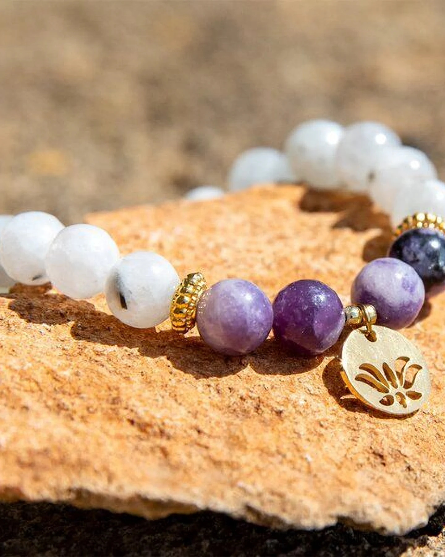Divasya Armband "Golden Lotus" aus echten Natursteinen bzw. Halbedelsteinen – Ansicht 4