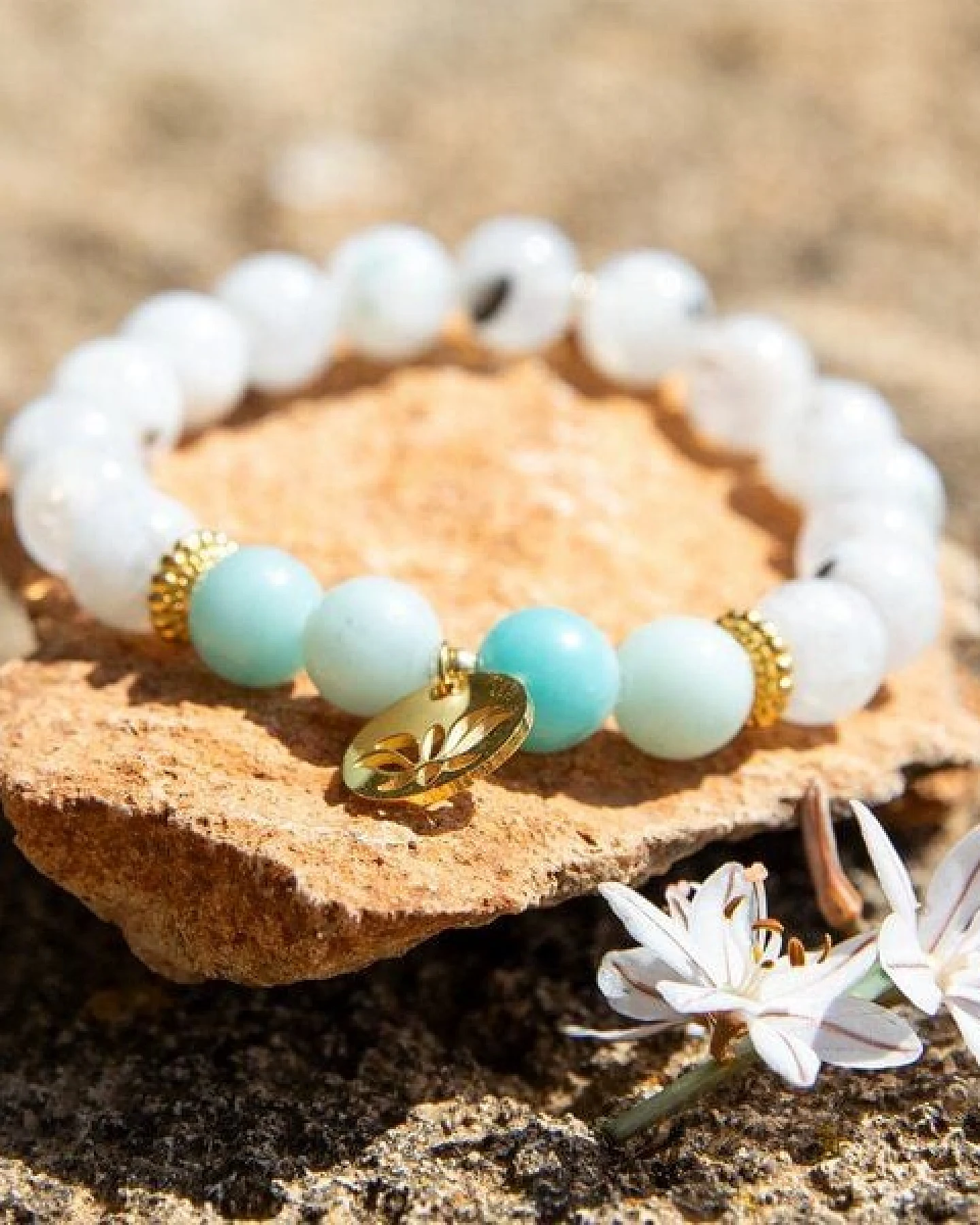 Divasya Armband "Golden Lotus" aus echten Natursteinen bzw. Halbedelsteinen – Ansicht 3