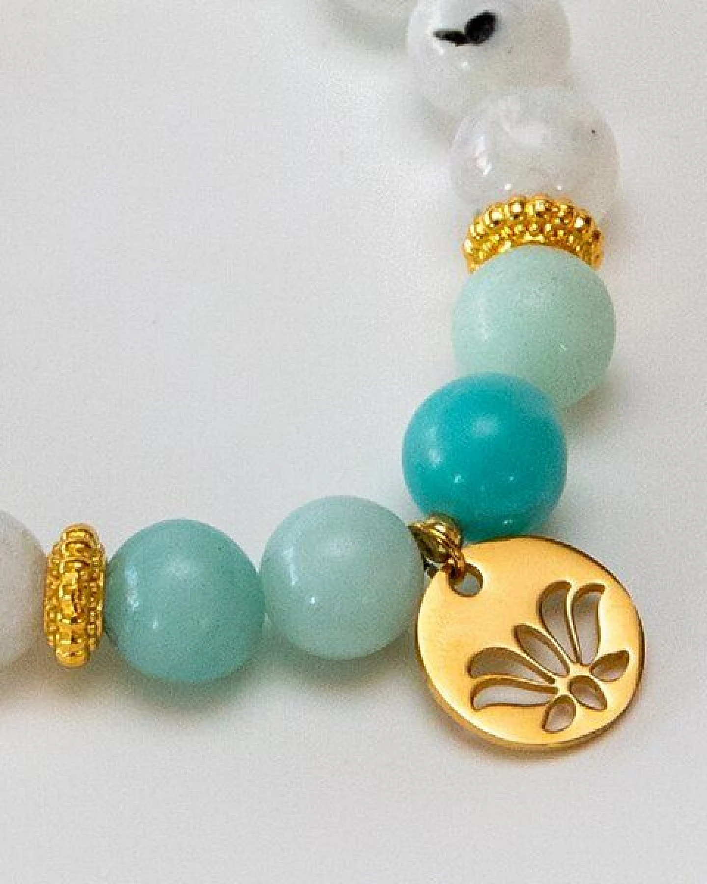 Divasya Armband "Golden Lotus" aus echten Natursteinen bzw. Halbedelsteinen – Ansicht 4