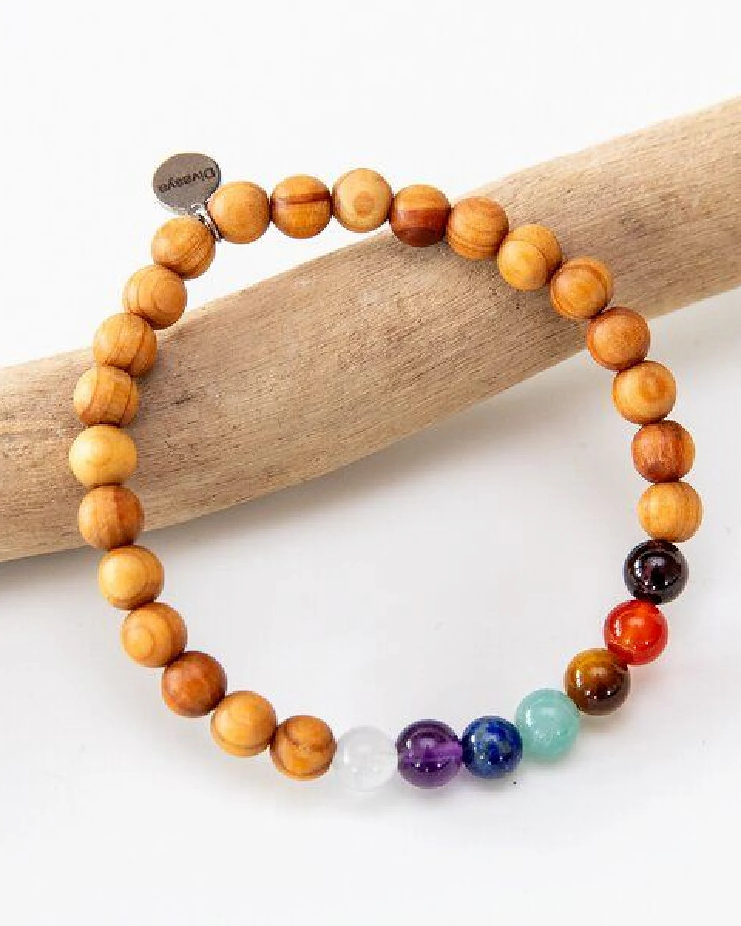 Divasya Minimalistisches 7 Chakren Armband mit Edelsteinen & Sandelholz – Ansicht 3