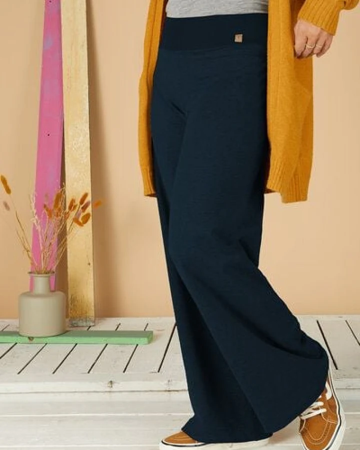 La Gitana Lässige Hose „Enja“ aus Bio French Terry, Passform: bequem in weitem Marlene Stil