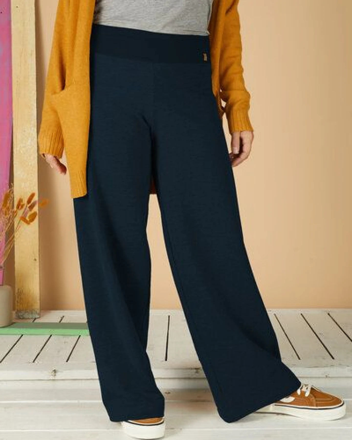 La Gitana Lässige Hose „Enja“ aus Bio French Terry, Passform: bequem in weitem Marlene Stil – Ansicht 2
