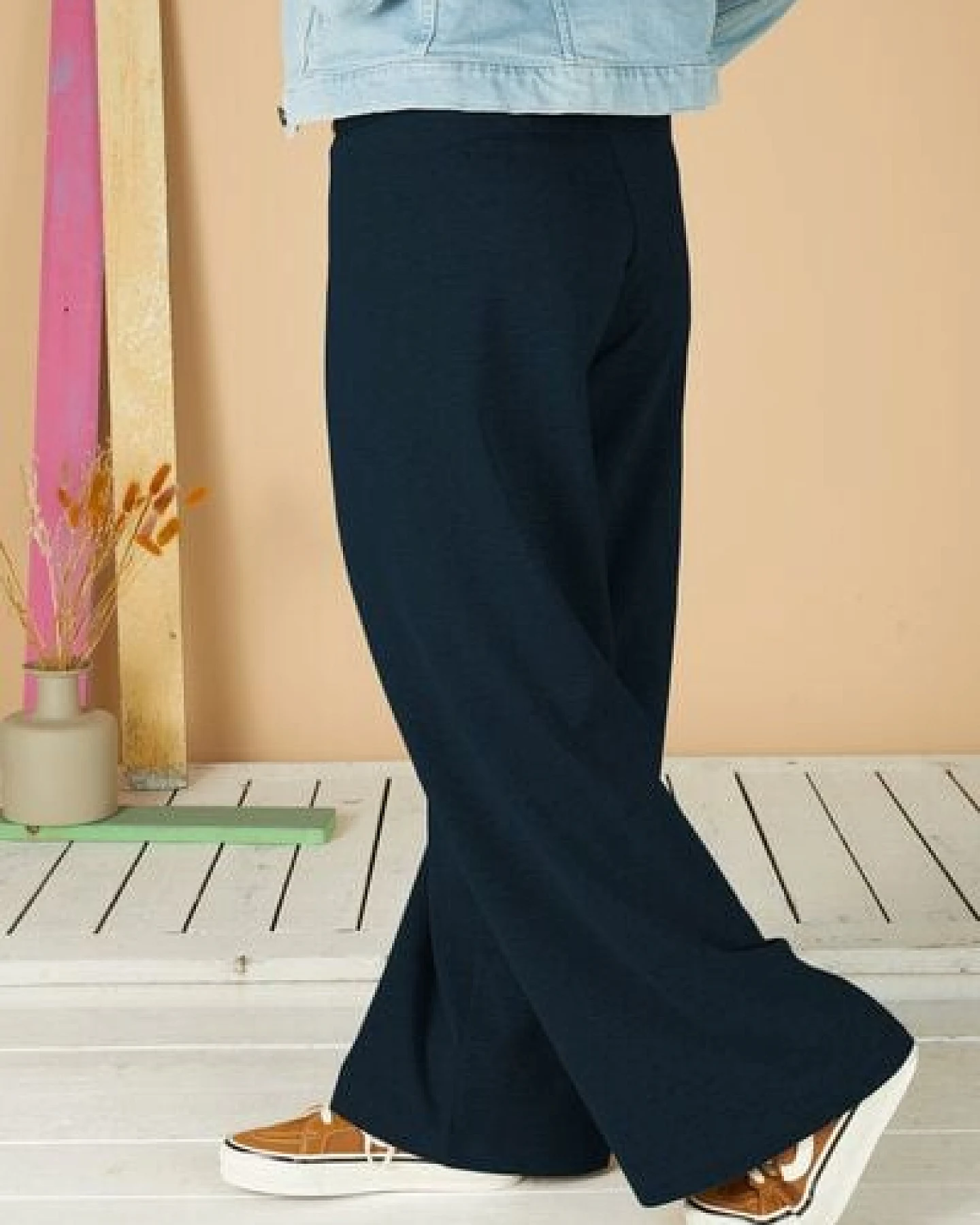 La Gitana Lässige Hose „Enja“ aus Bio French Terry, Passform: bequem in weitem Marlene Stil – Ansicht 4