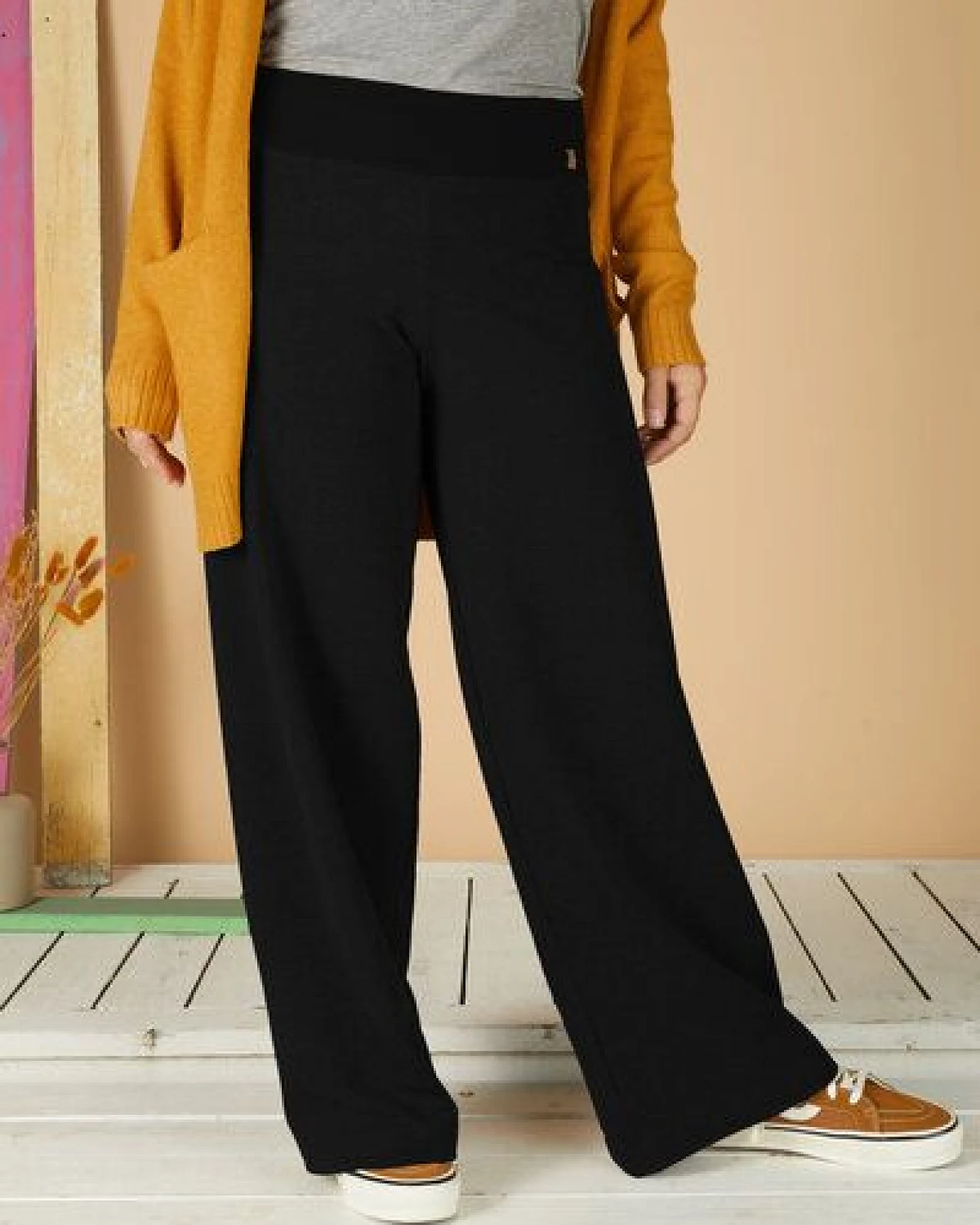 La Gitana Lässige Hose „Enja“ aus Bio French Terry, Passform: bequem in weitem Marlene Stil – Ansicht 2