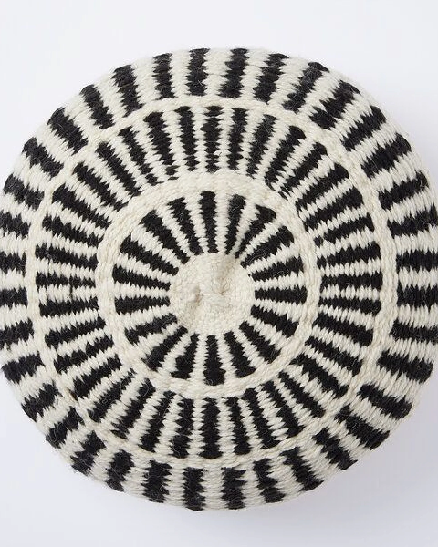 By Native Kissen Salta Large, 100% Schurwolle, mulesingfrei, Naturweiß & Schwarz – Ansicht 2