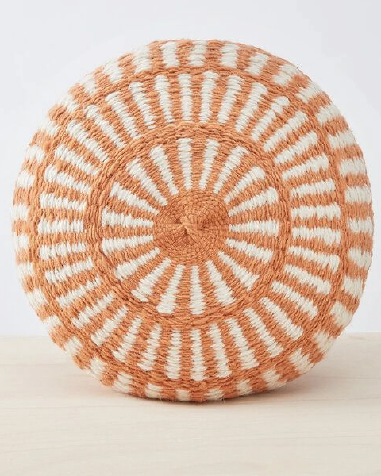 By Native Kissen Salta Large, 100% Schurwolle, mulesingfrei, Naturweiß & Orange – Ansicht 2