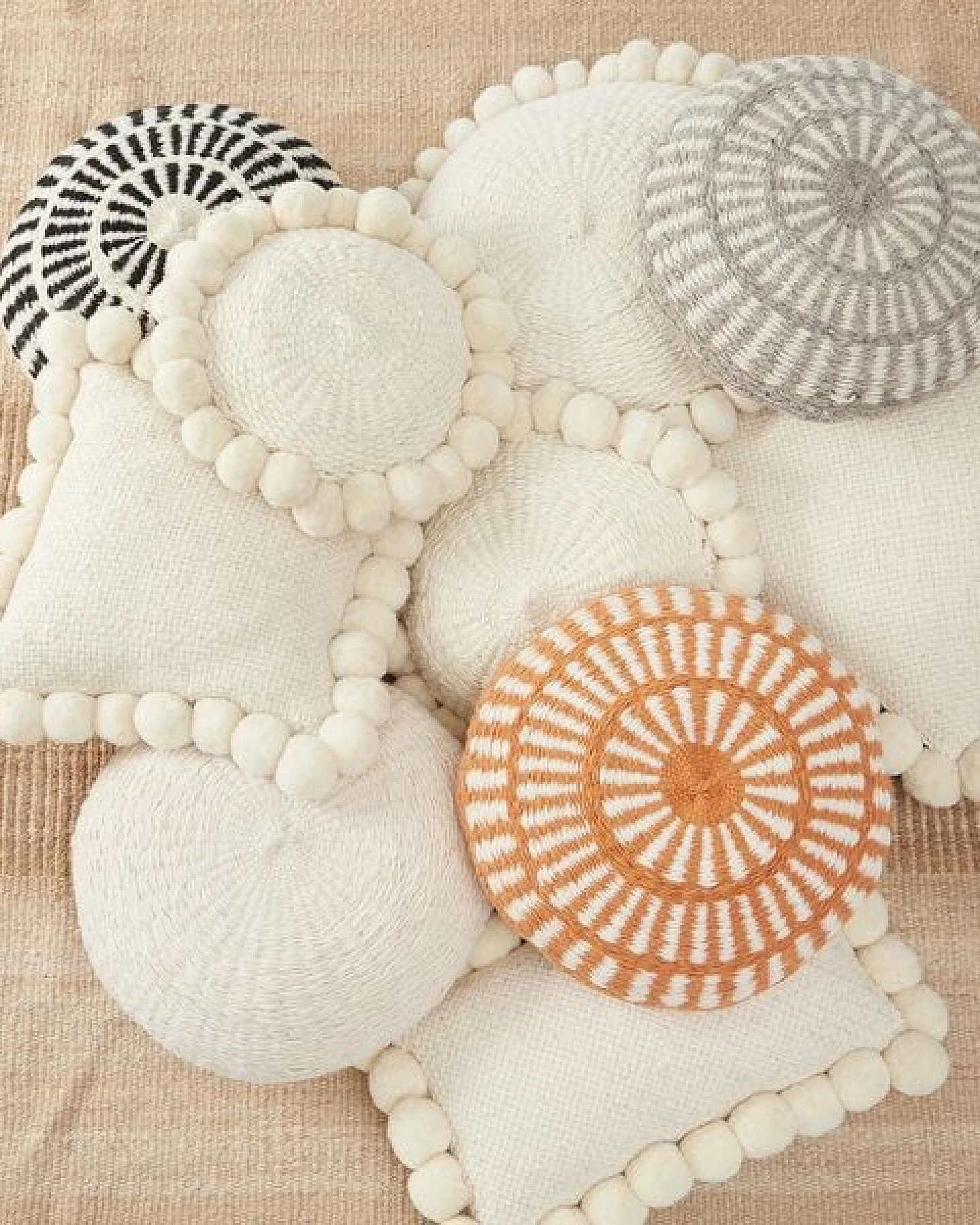 By Native Kissen Salta Large, 100% Schurwolle, mulesingfrei, Naturweiß & Orange – Ansicht 4