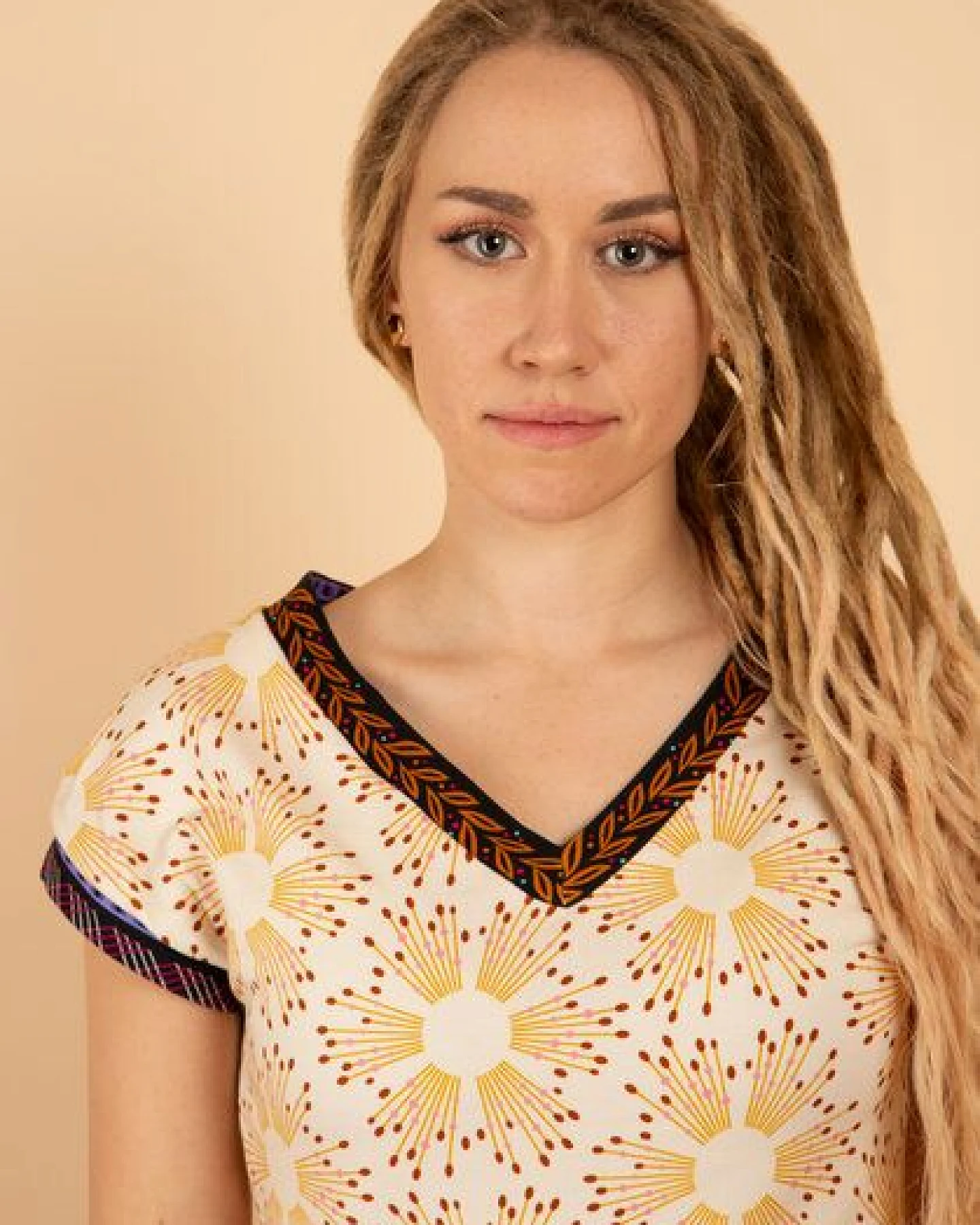 Die rote Zora All Season Dress Starlight V-Ausschnitt – Ansicht 3