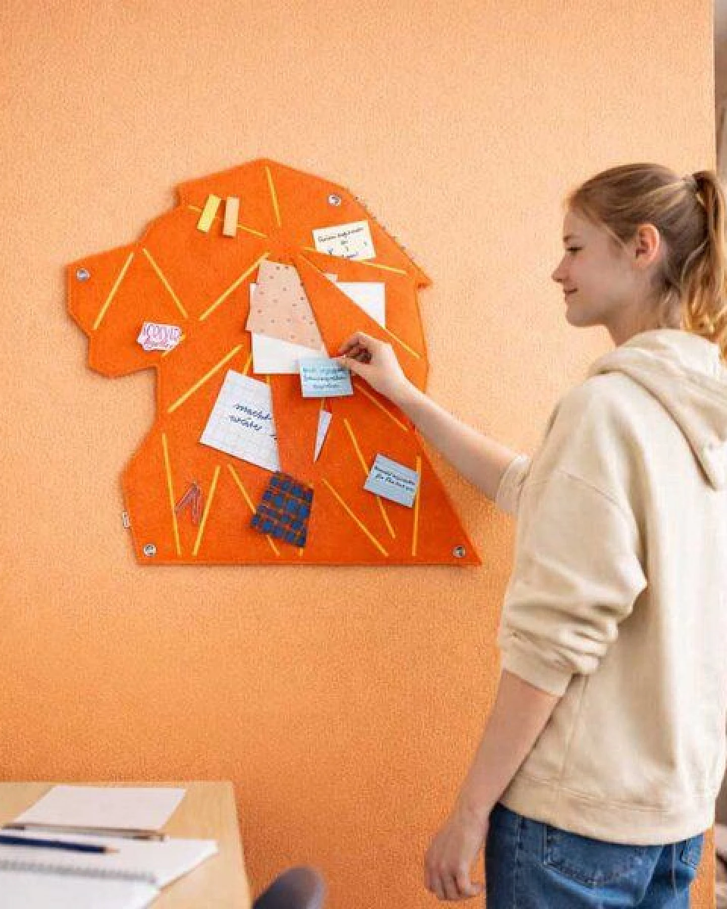 Löwen-Pinnwand zum Stecken & Pinnen für Kinderzimmer von RÅVARE (LOV) – Ansicht 2