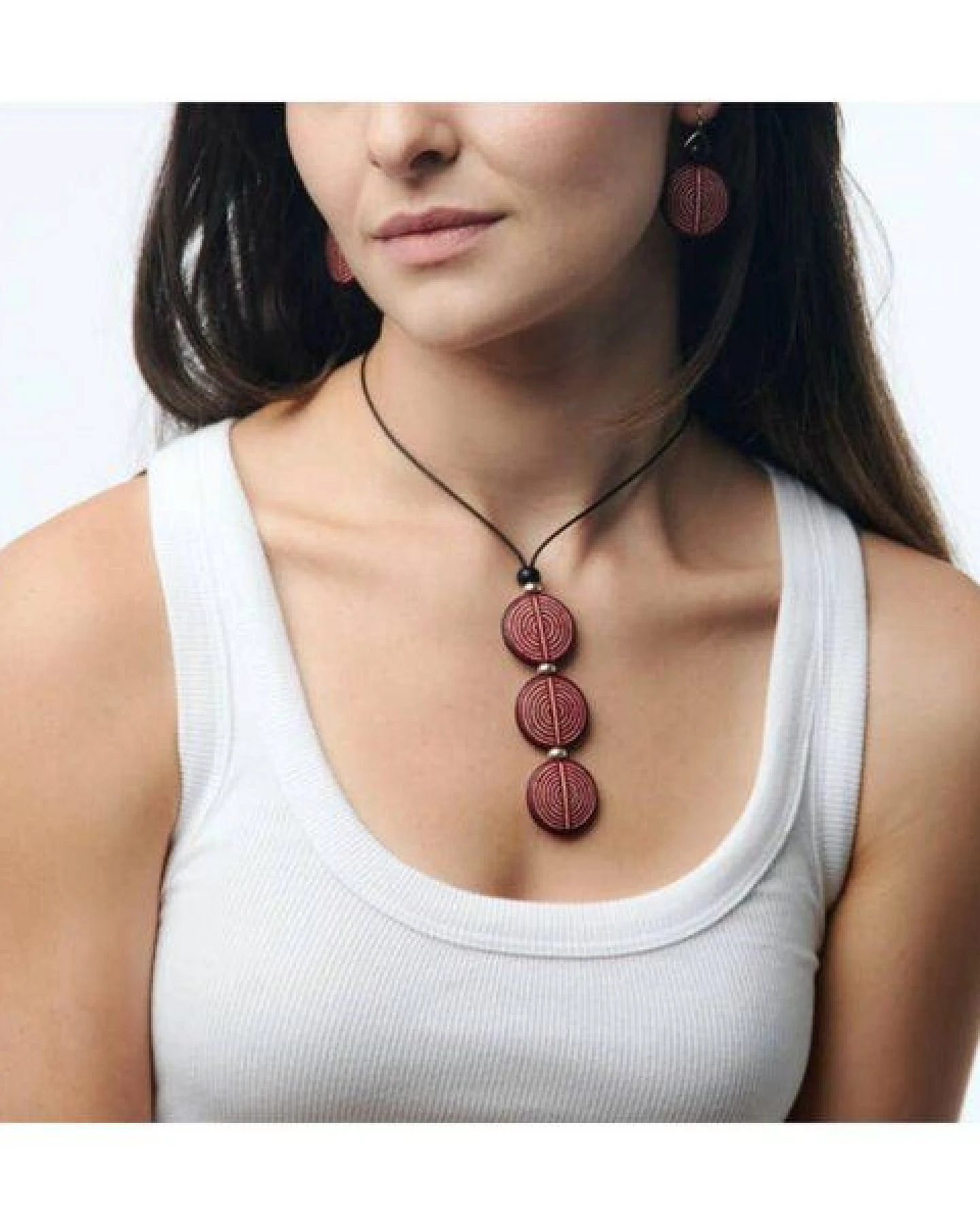 Mambu Design Upcycling Halskette - Triple Linear Circles Red - Women - Straußeneischmuck – Ansicht 2