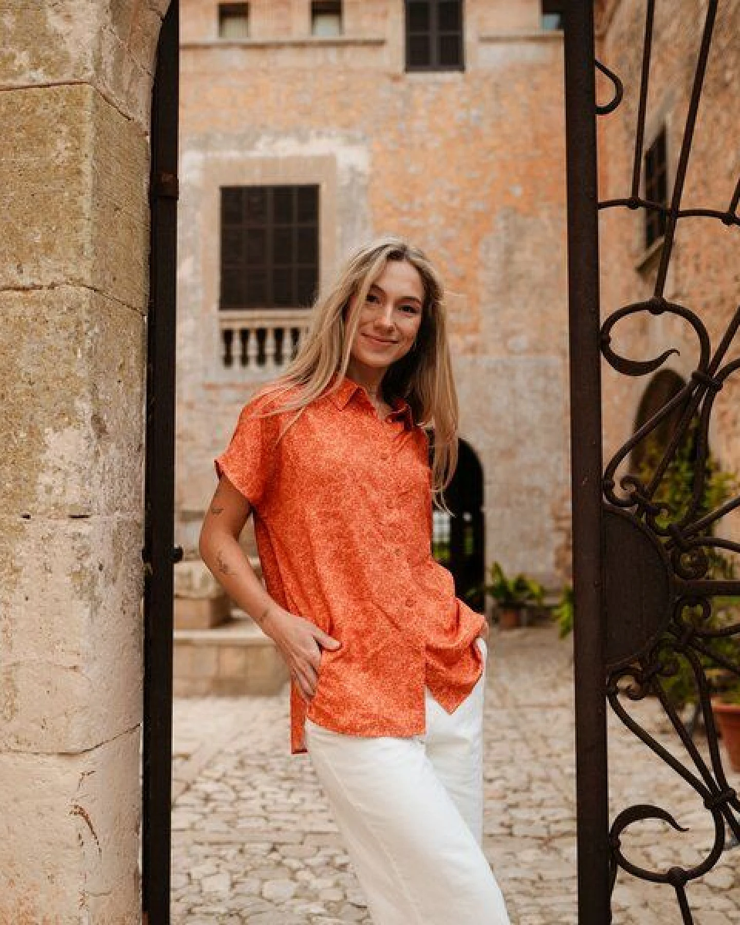 NORDLICHT Bluse Emmi mit Blumenmuster aus 100% Ecovero – Ansicht 3