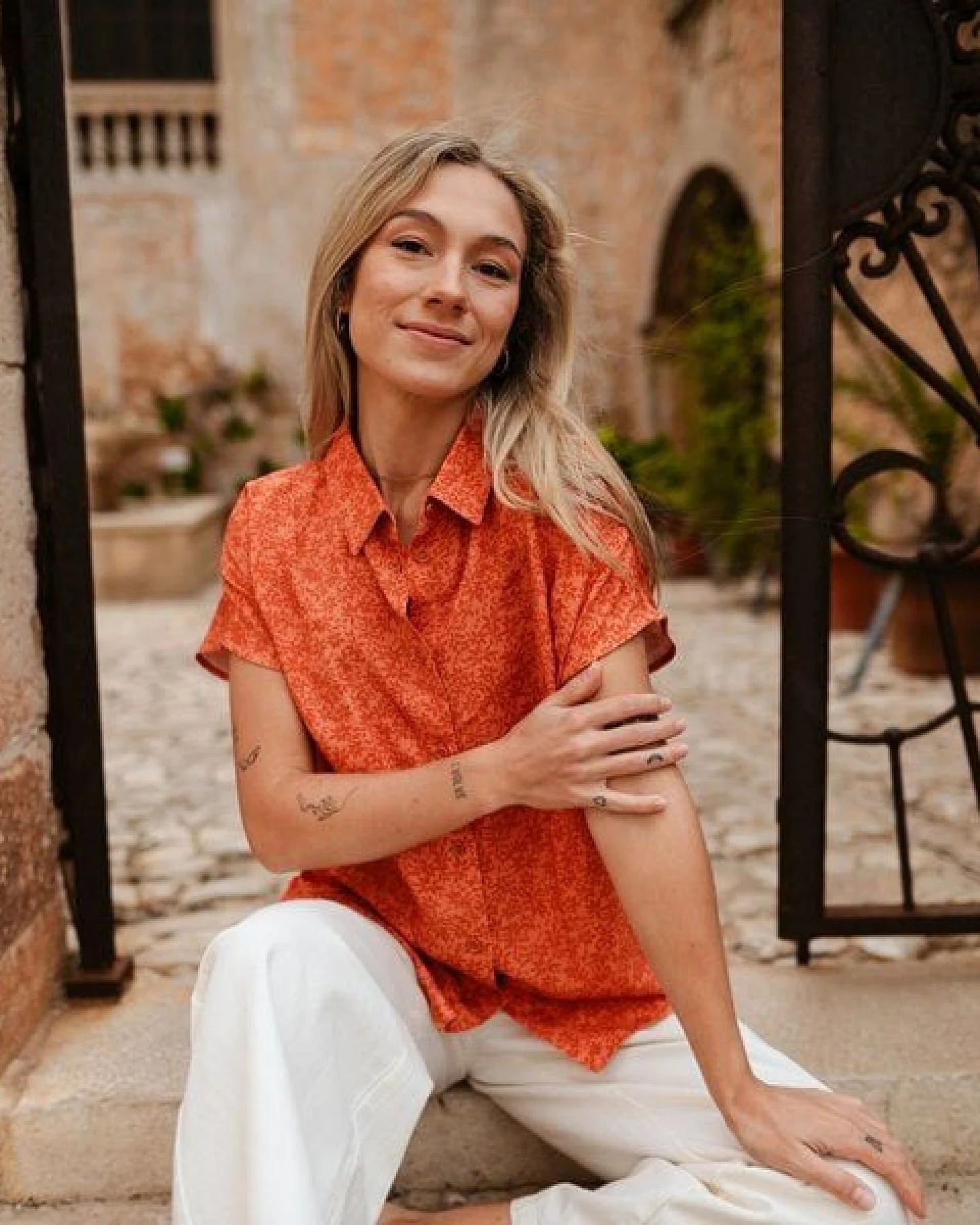 NORDLICHT Bluse Emmi mit Blumenmuster aus 100% Ecovero – Ansicht 4