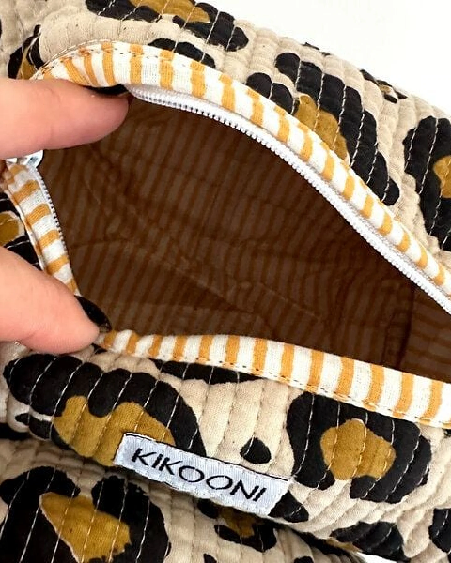 KIKOONI handgefertigte kleine Kosmetiktasche "Small K " – Ansicht 3