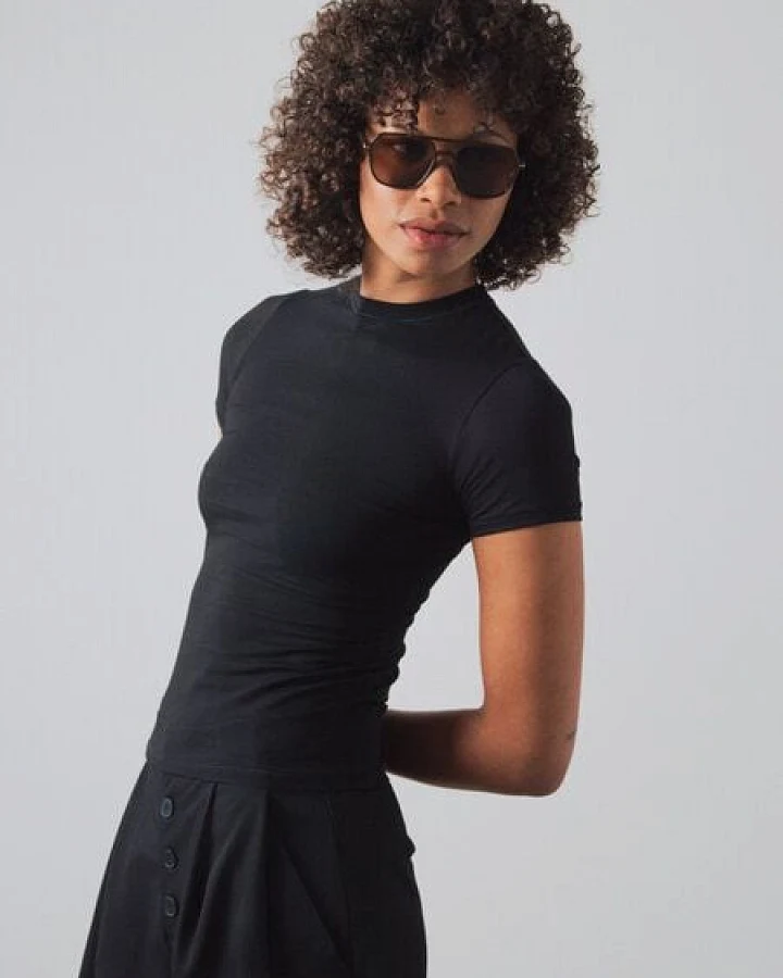 Honest Basics Damen Slim Fit T-Shirt aus Bio- und recycelter Baumwolle