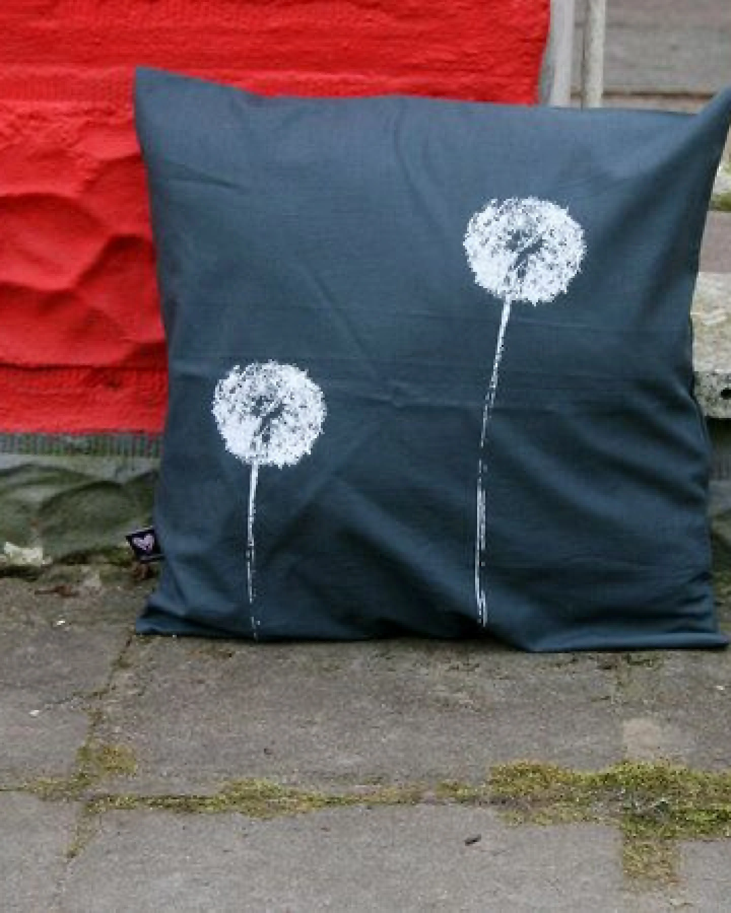 Hirschkind Bio-Kissenbezug 'Pusteblumen' dunkelgrau 40x40cm – Ansicht 3