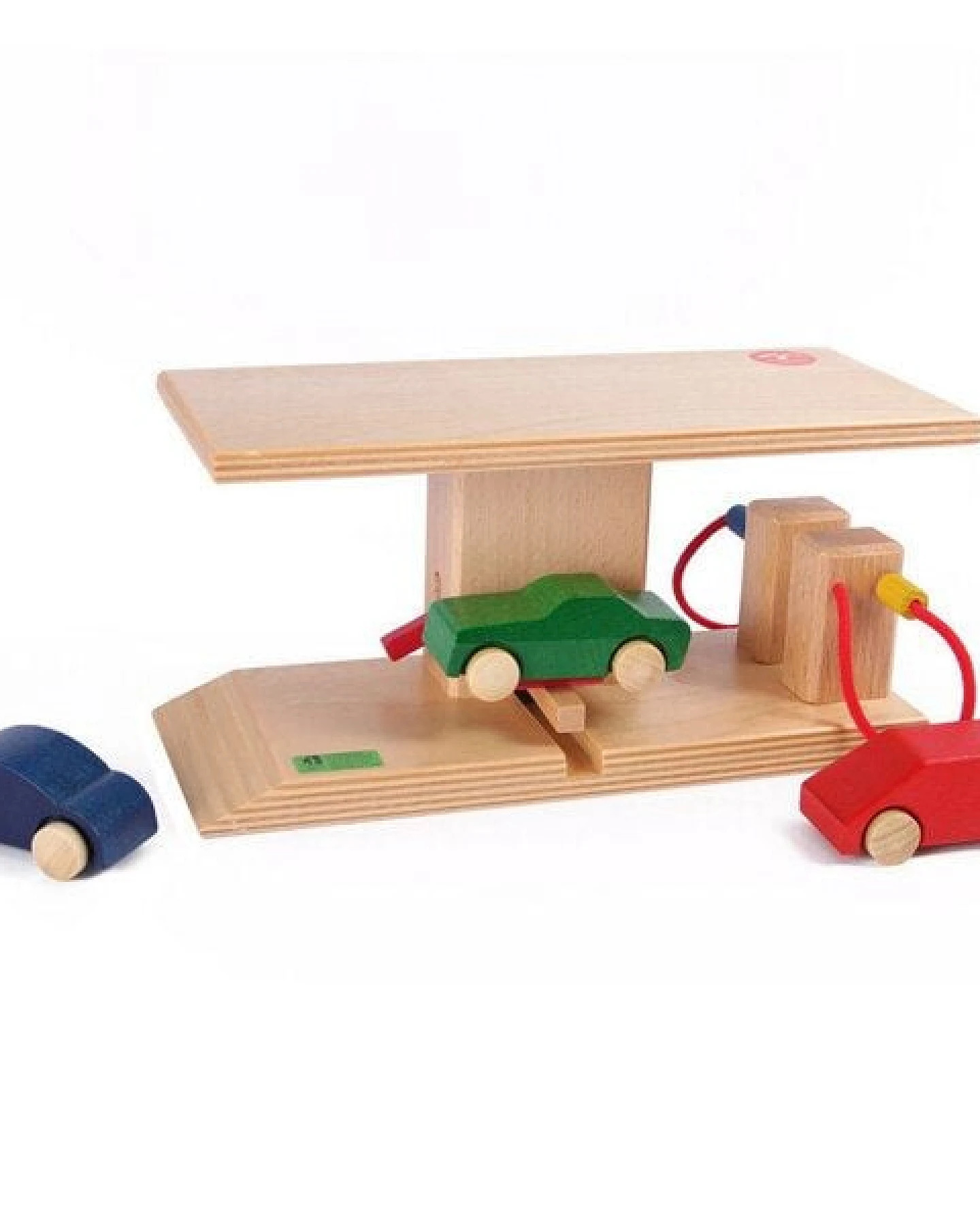 Beck Holzspielzeug Tankstelle mit Hebebühne – Ansicht 4