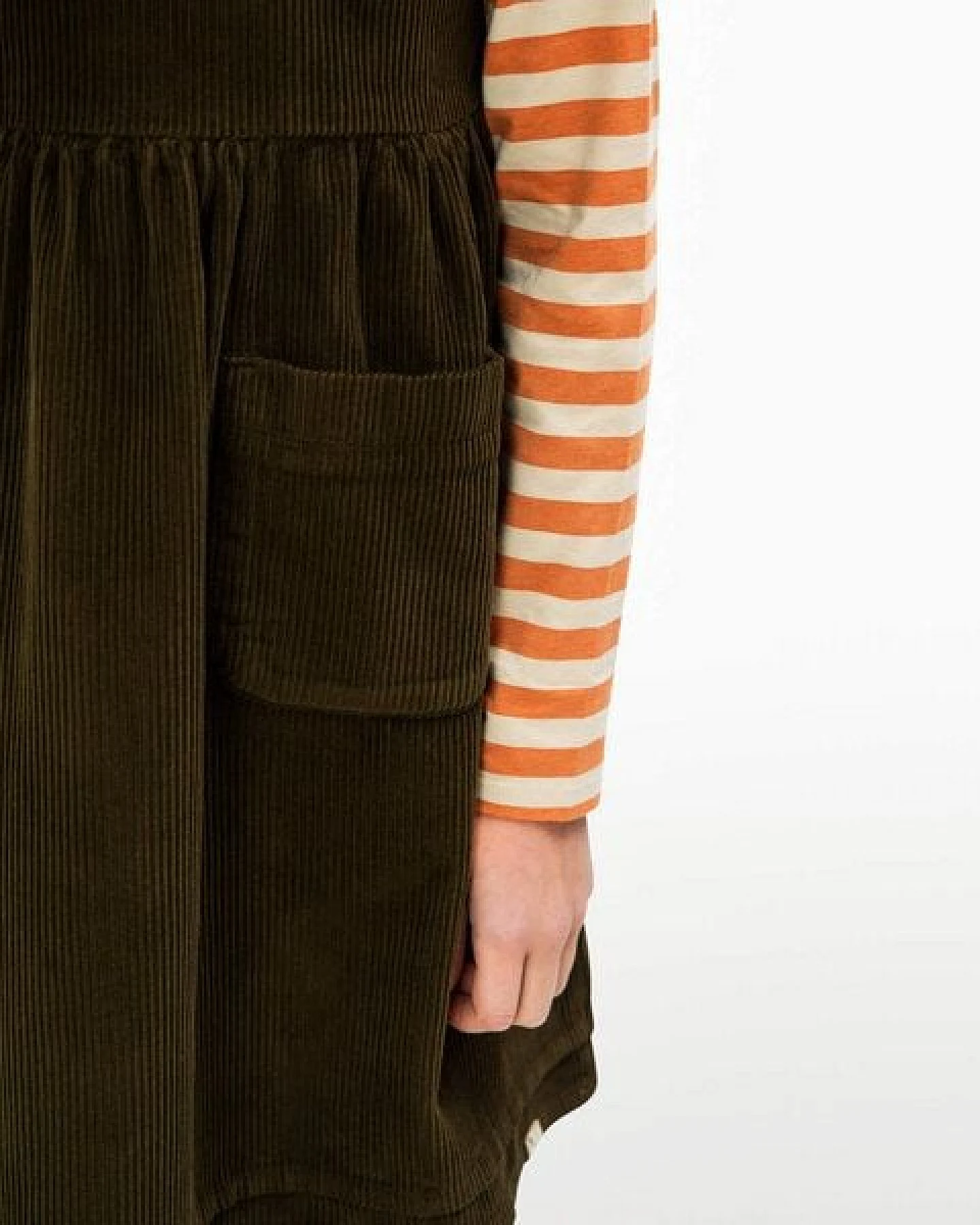 Matona Knielanges Cordkleid für Kinder aus Bio-Baumwolle / Belted Corduroy Dress – Ansicht 4