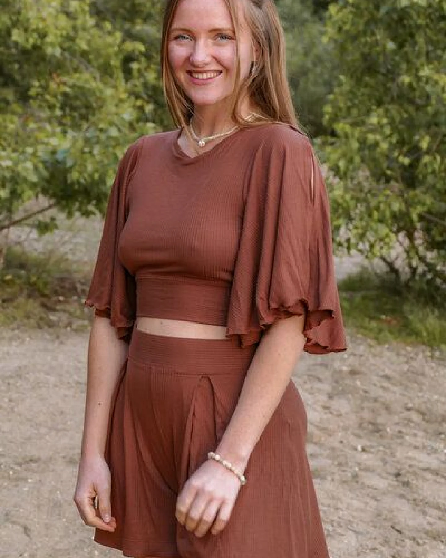 Vivien Joy Crop Top mit Rückenausschnitt und weiten Ärmeln - Farrah Flower Top – Ansicht 2